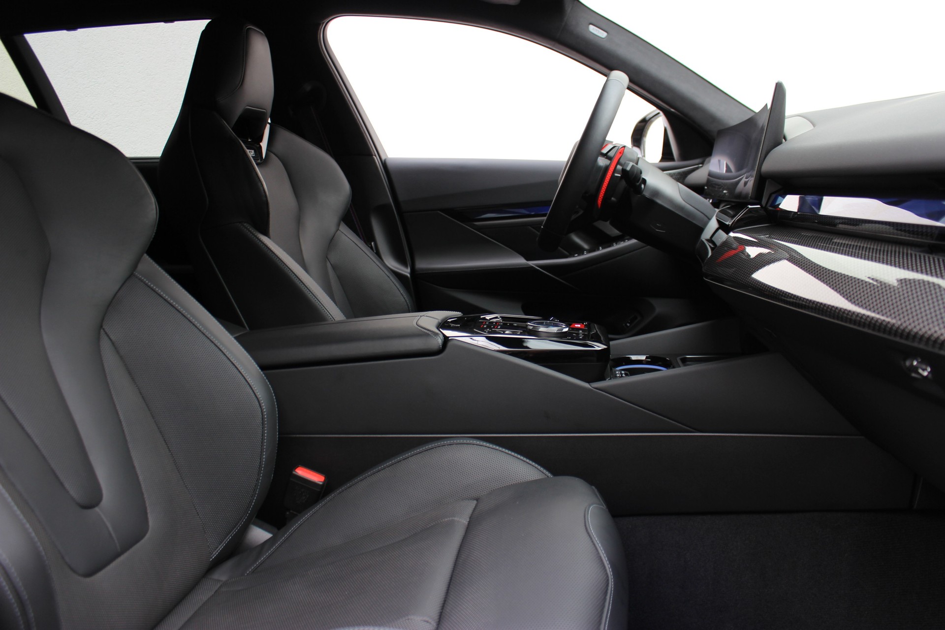 BMW M5 xDrive Touring *Frozen Deep Grey metallic*-image-3