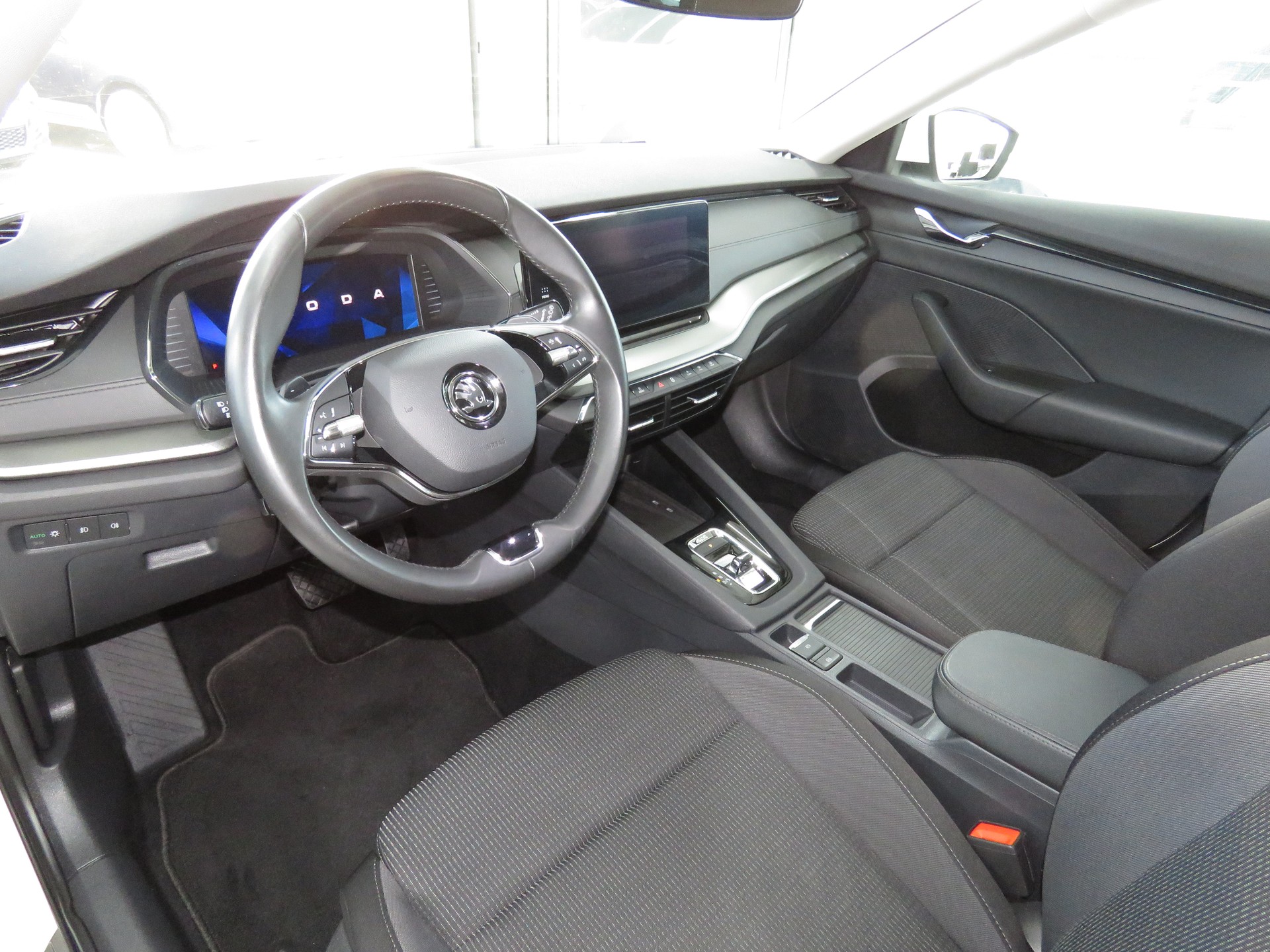 SKODA Octavia Combi 2.0 TDI DSG Ambition 4x4-image-6