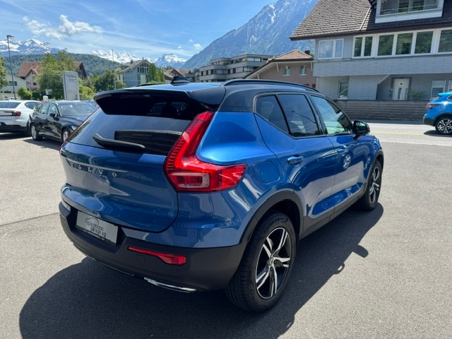 VOLVO XC40 2.0 D4 R-Design AWD-image-3