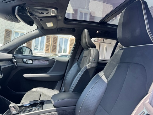 VOLVO XC40 2.0 D4 R-Design AWD-image-11