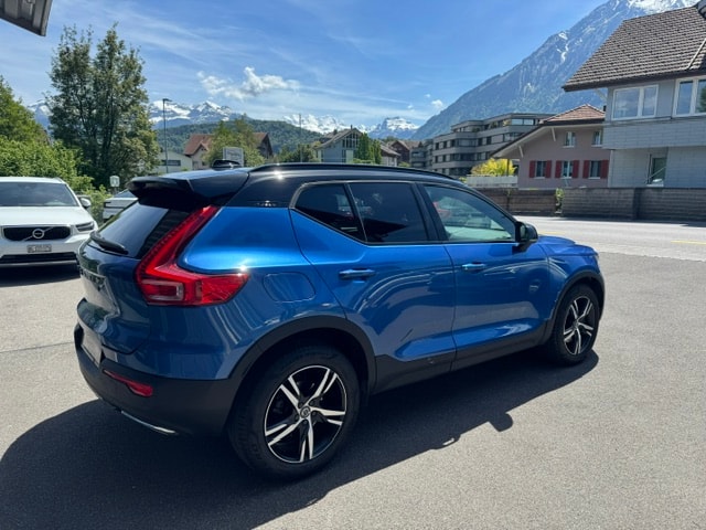 VOLVO XC40 2.0 D4 R-Design AWD-image-2