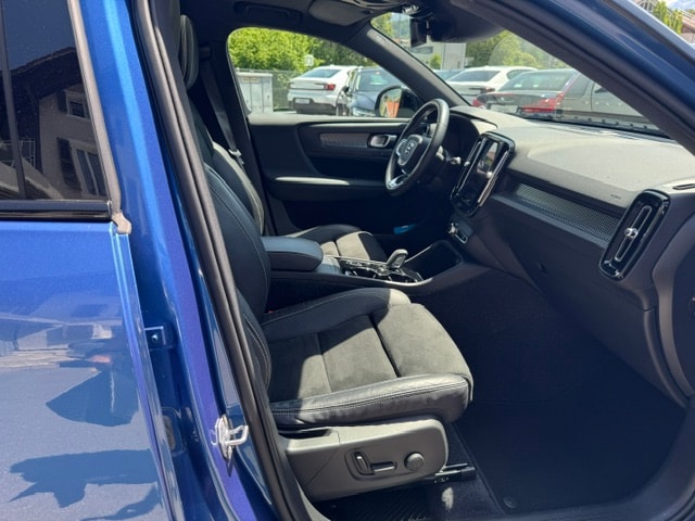 VOLVO XC40 2.0 D4 R-Design AWD-image-15