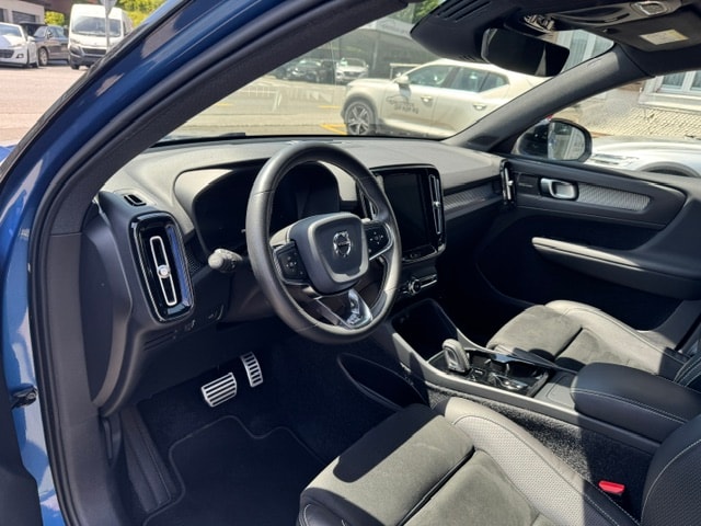 VOLVO XC40 2.0 D4 R-Design AWD-image-9