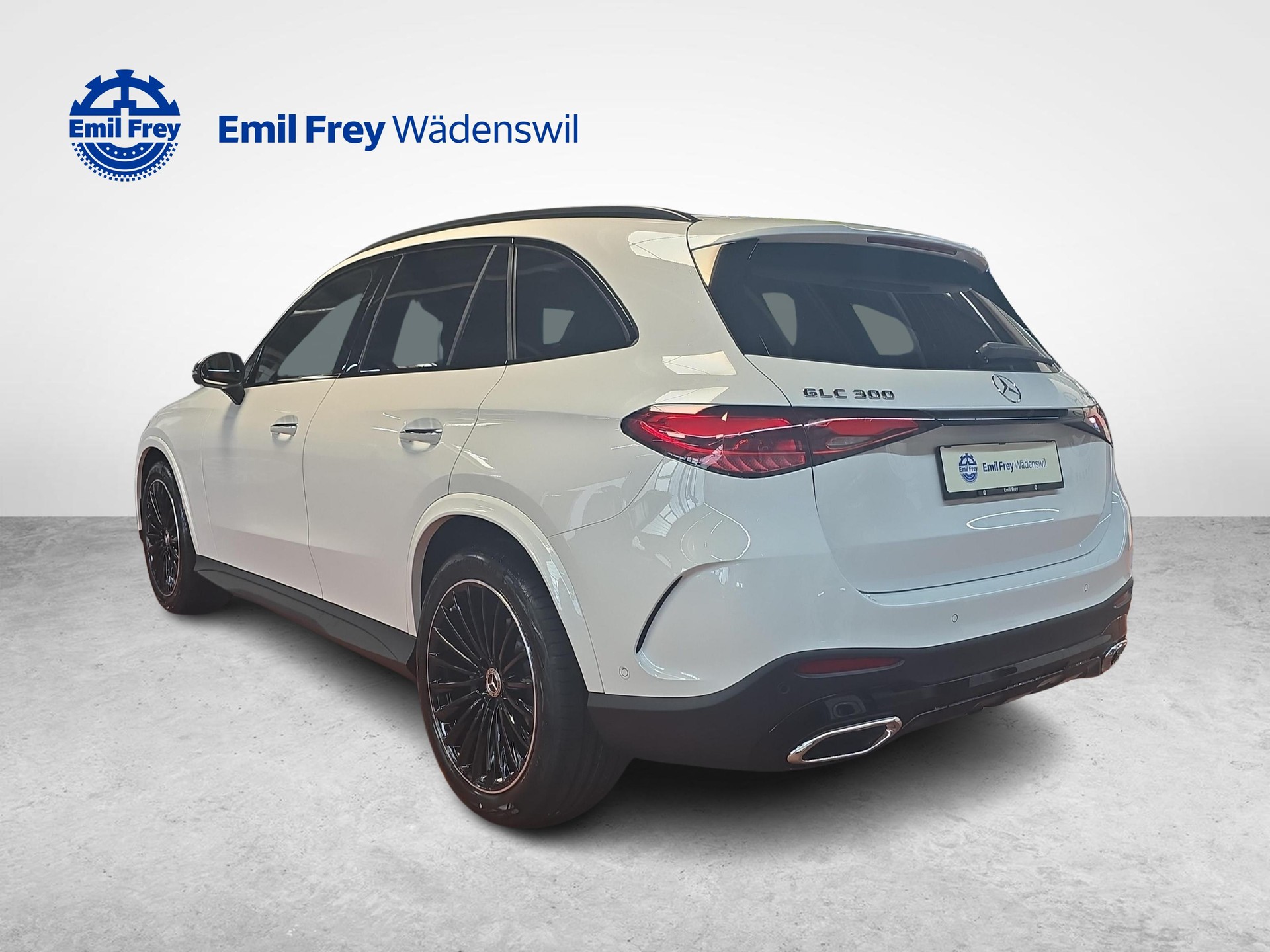 MERCEDES-BENZ GLC 300 4MATIC AMG Line-image-2