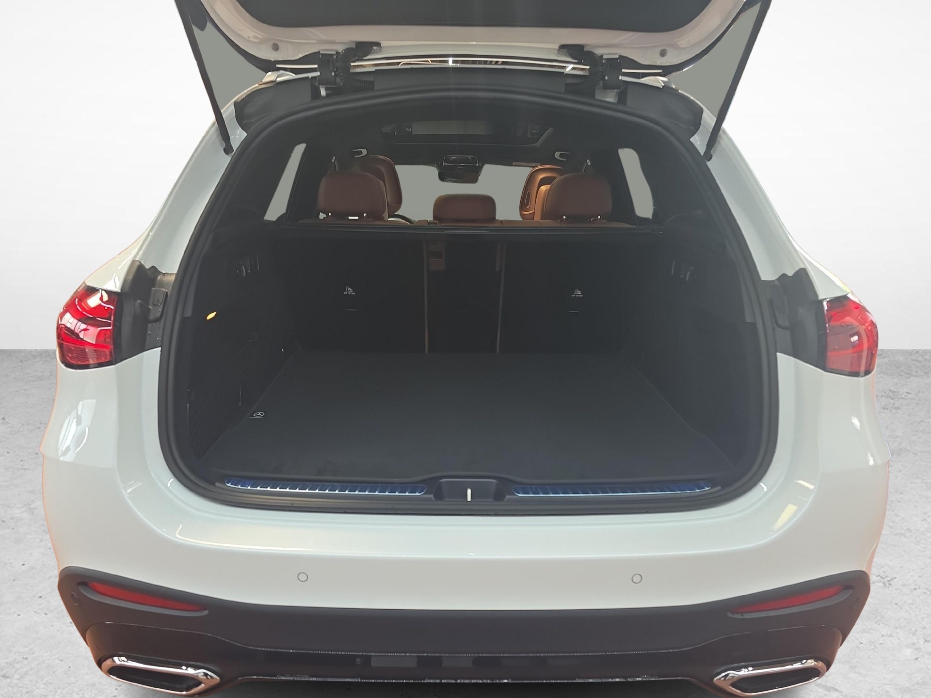MERCEDES-BENZ GLC 300 4MATIC AMG Line-image-10