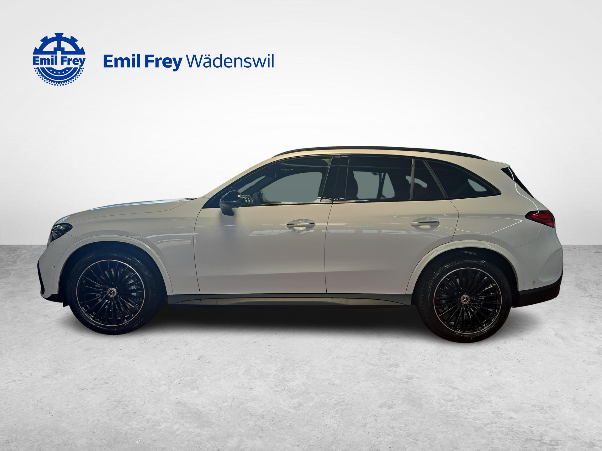 MERCEDES-BENZ GLC 300 4MATIC AMG Line-image-1