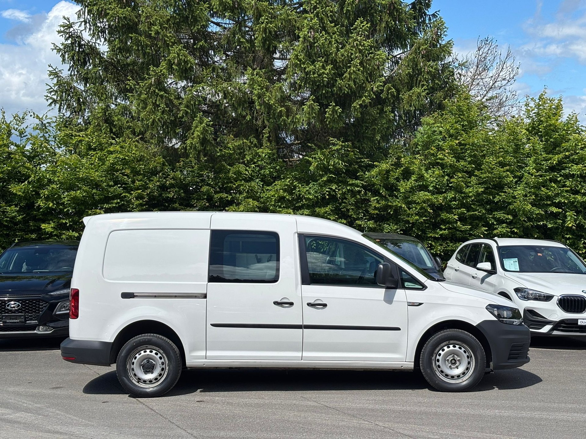 VW Caddy Maxi 2.0TDI BlueMotion Technology-image-7