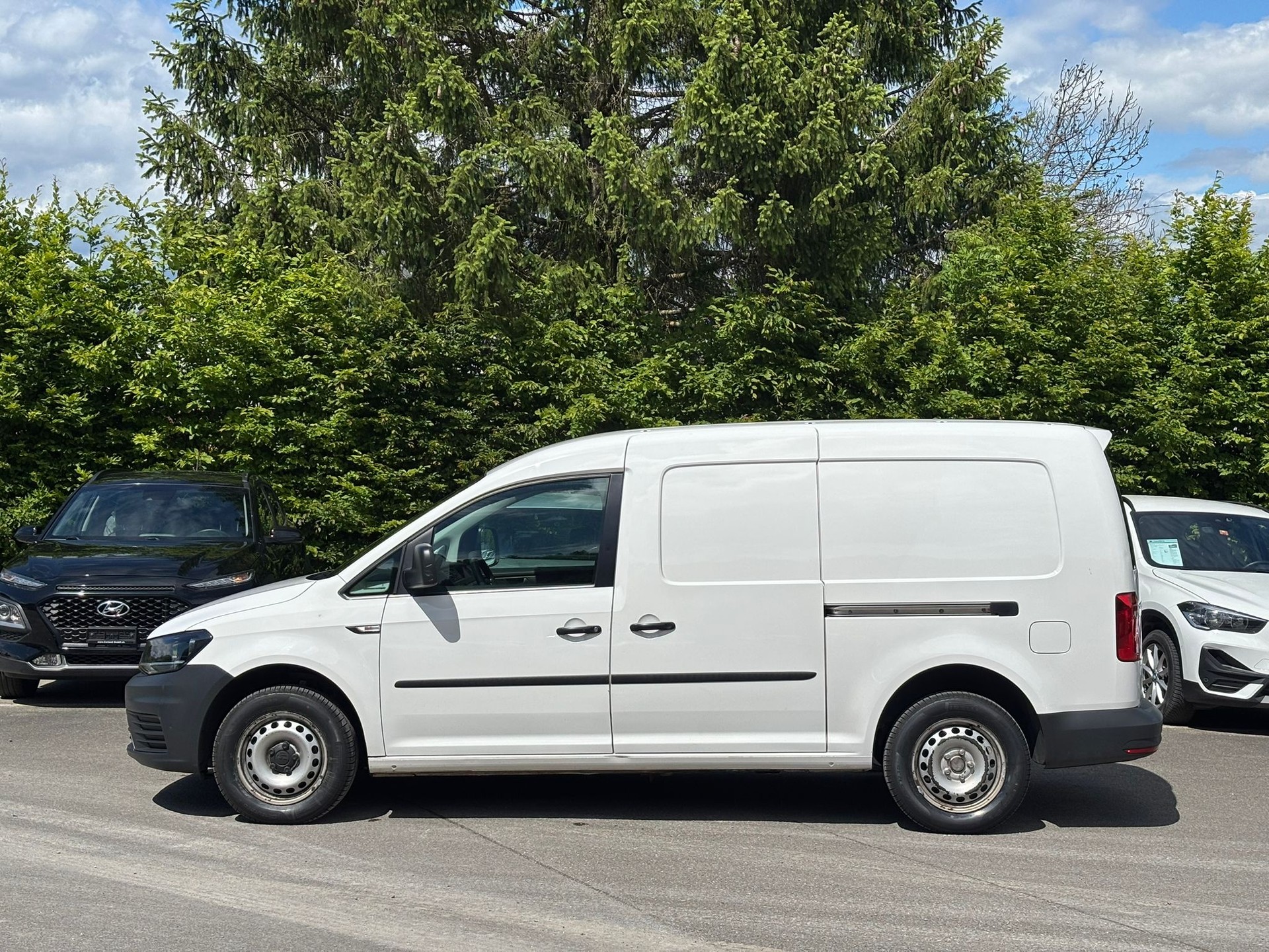 VW Caddy Maxi 2.0TDI BlueMotion Technology-image-3