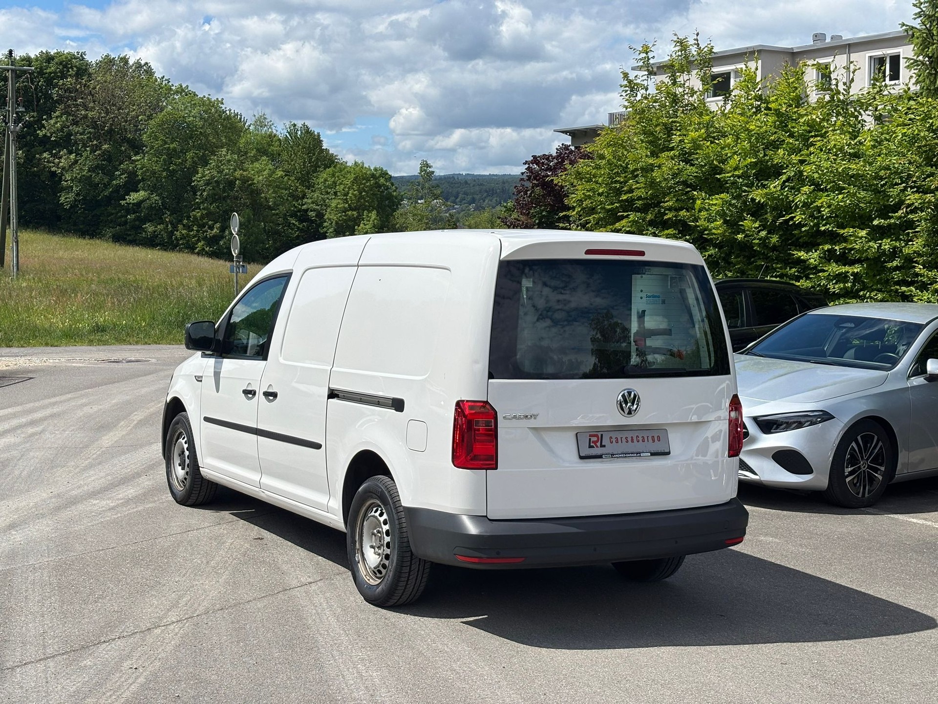 VW Caddy Maxi 2.0TDI BlueMotion Technology-image-4