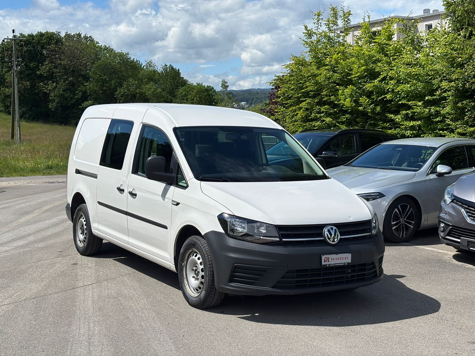 VW Caddy Maxi 2.0TDI BlueMotion Technology-image-0
