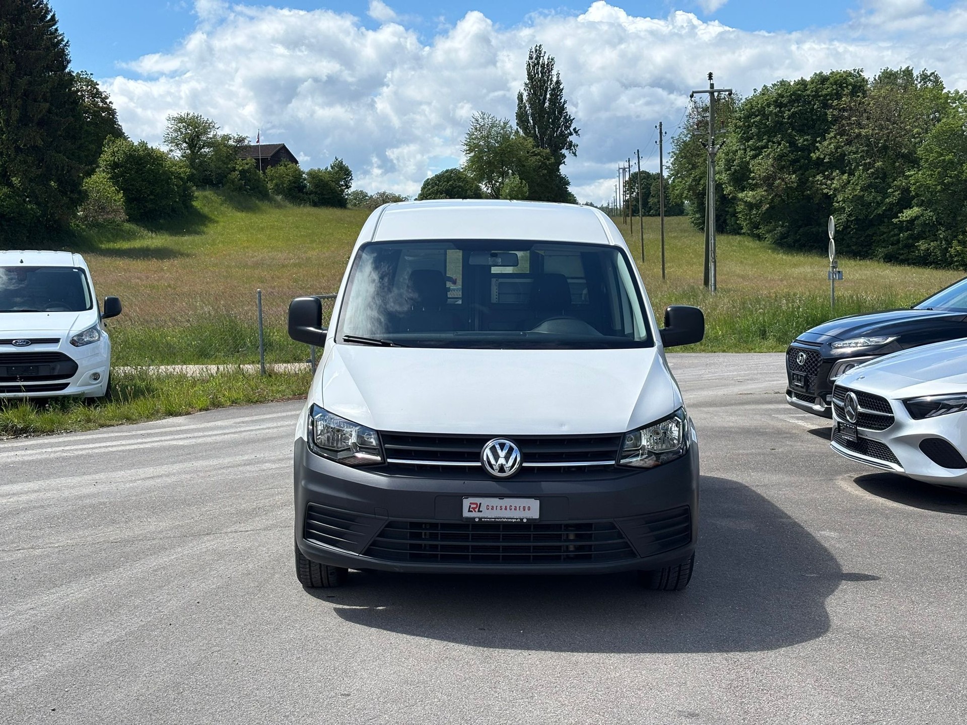 VW Caddy Maxi 2.0TDI BlueMotion Technology-image-1