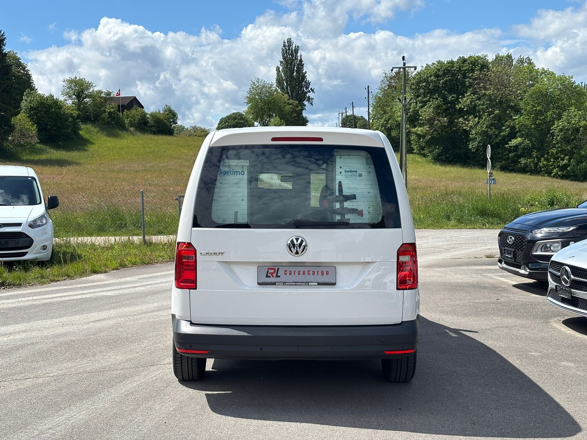 VW Caddy Maxi 2.0TDI BlueMotion Technology-image-5