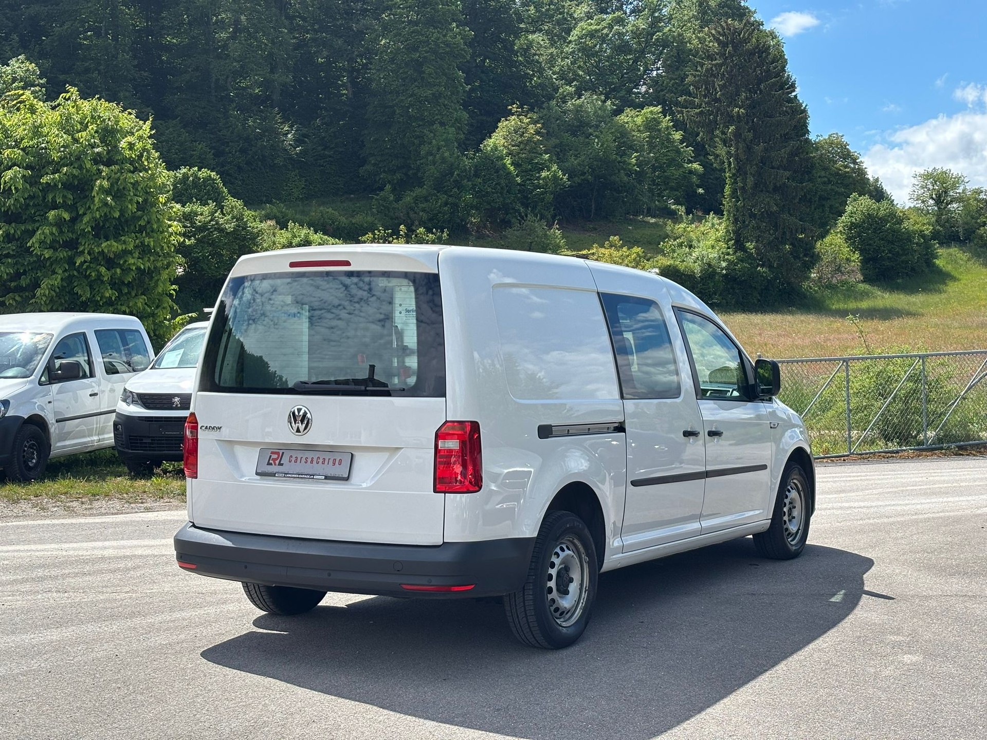 VW Caddy Maxi 2.0TDI BlueMotion Technology-image-6