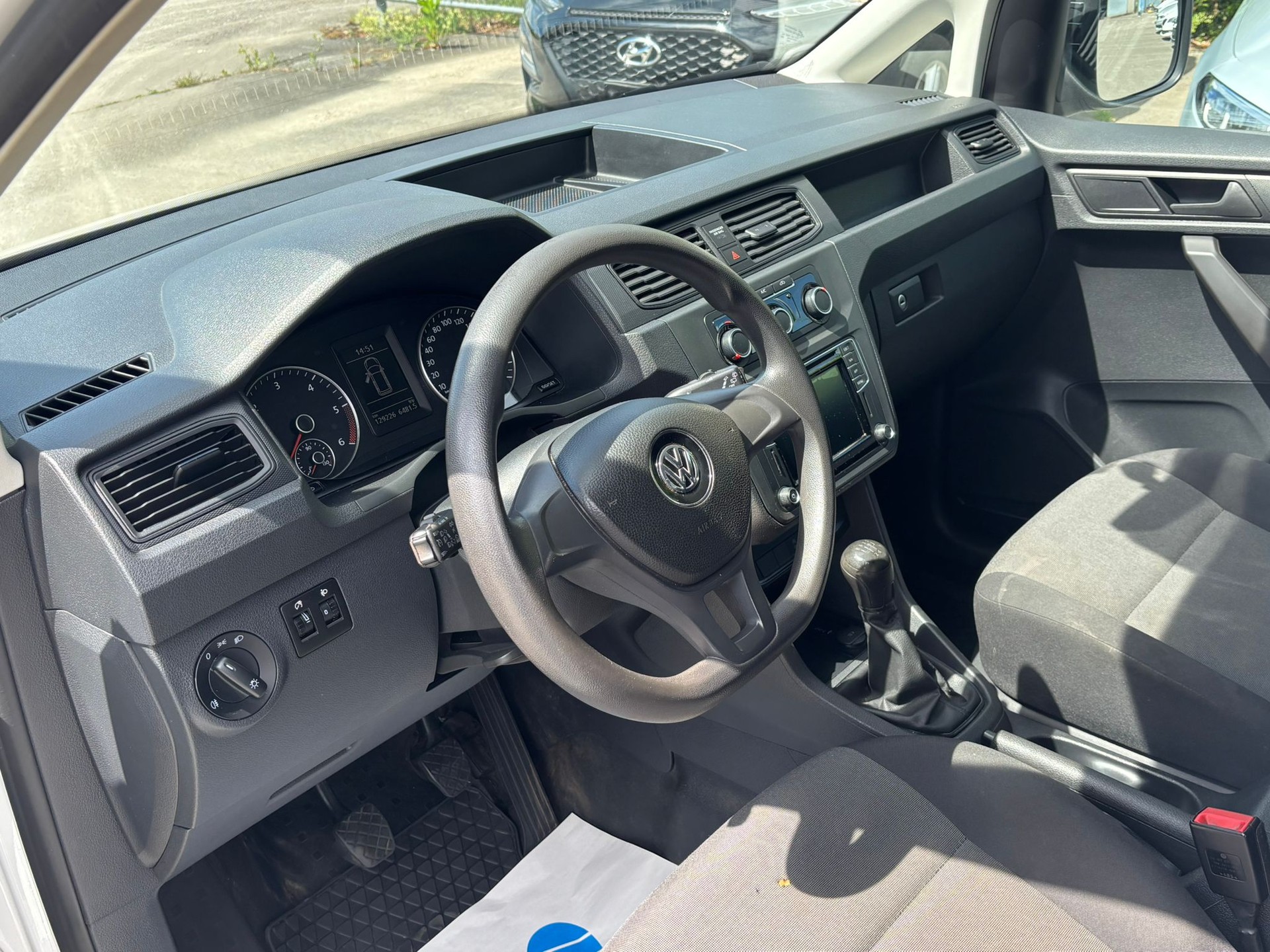 VW Caddy Maxi 2.0TDI BlueMotion Technology-image-8