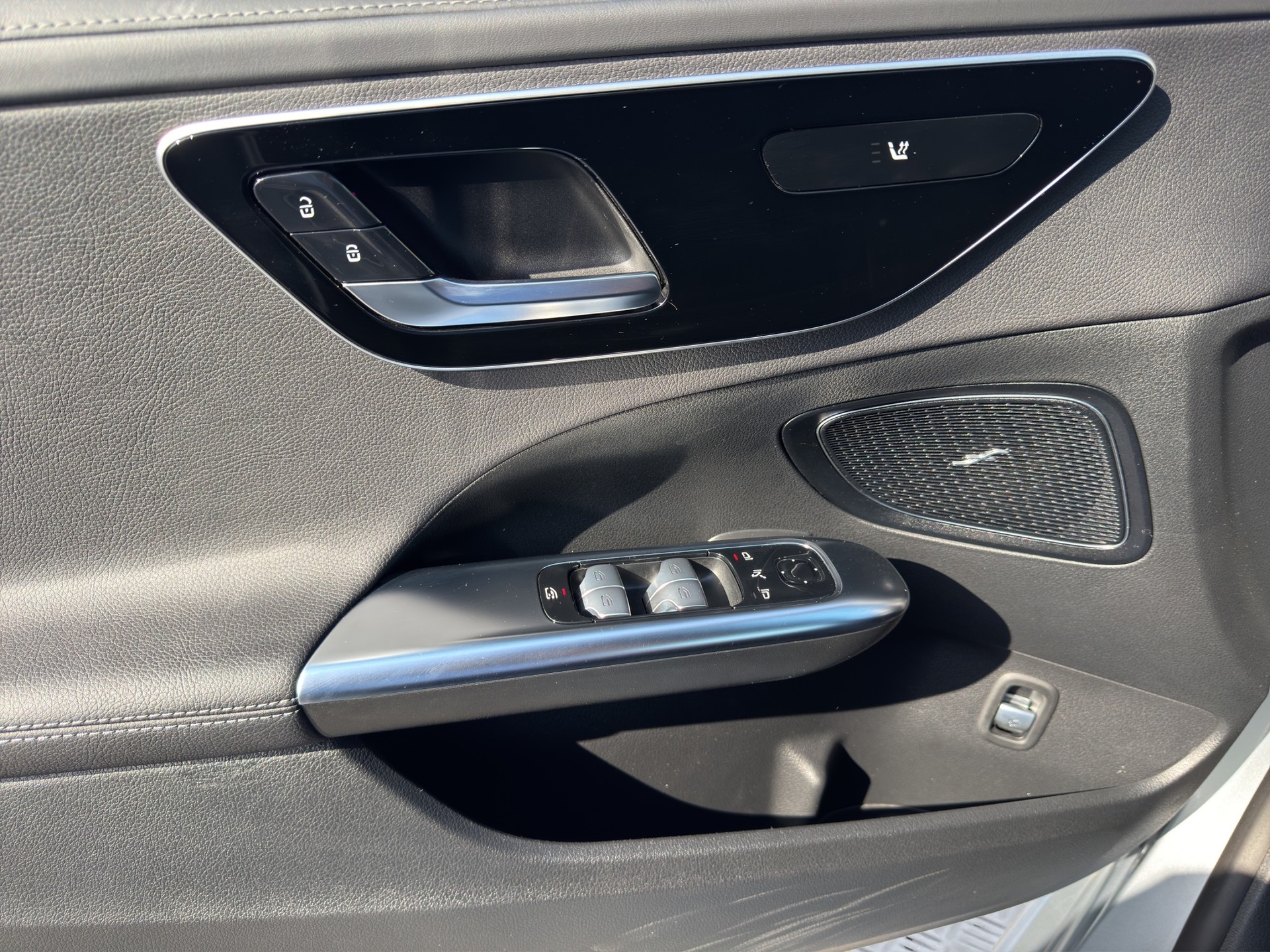 MERCEDES-BENZ C 220 d 4Matic AMG Line-image-9