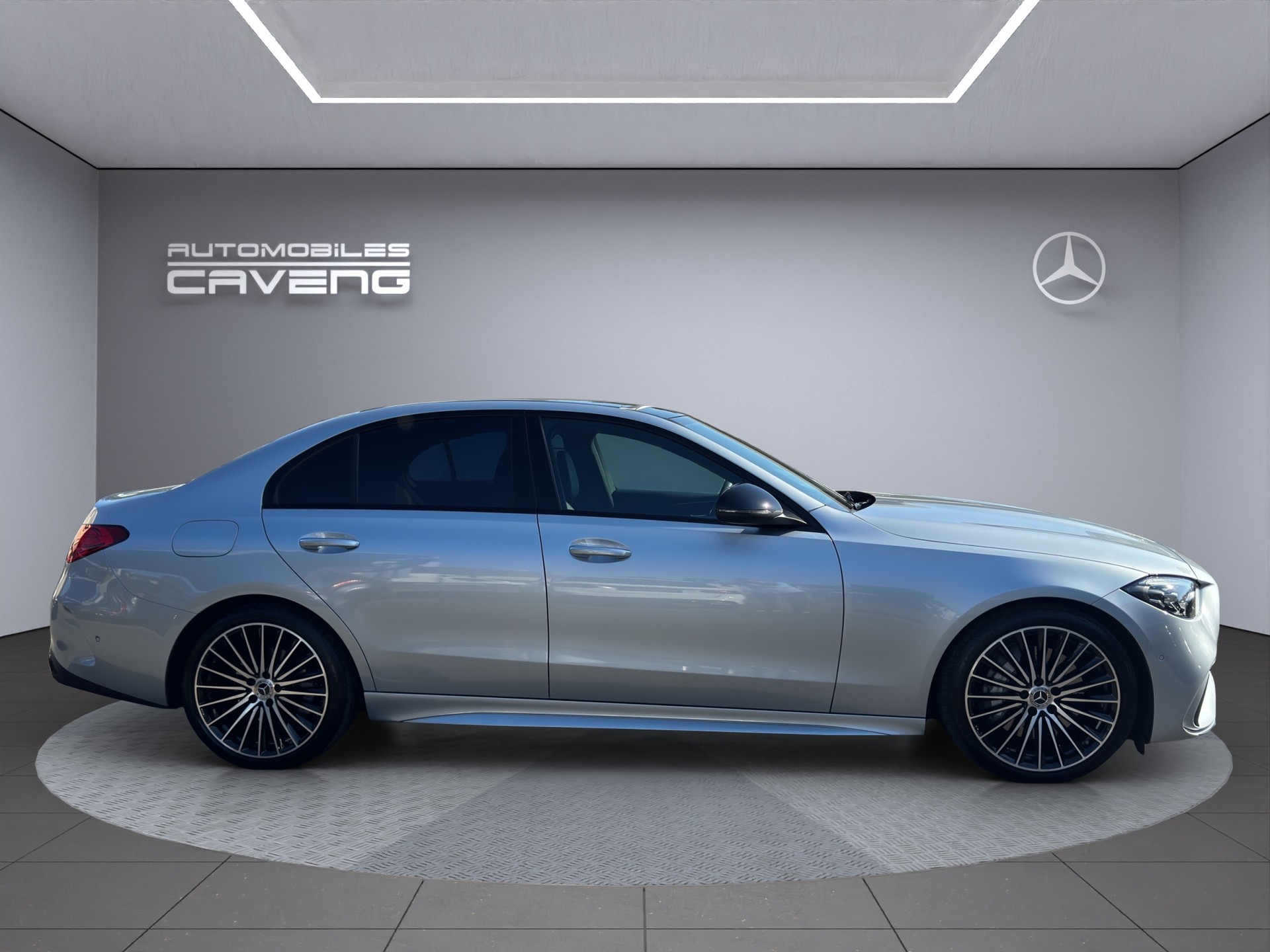 MERCEDES-BENZ C 220 d 4Matic AMG Line-image-5
