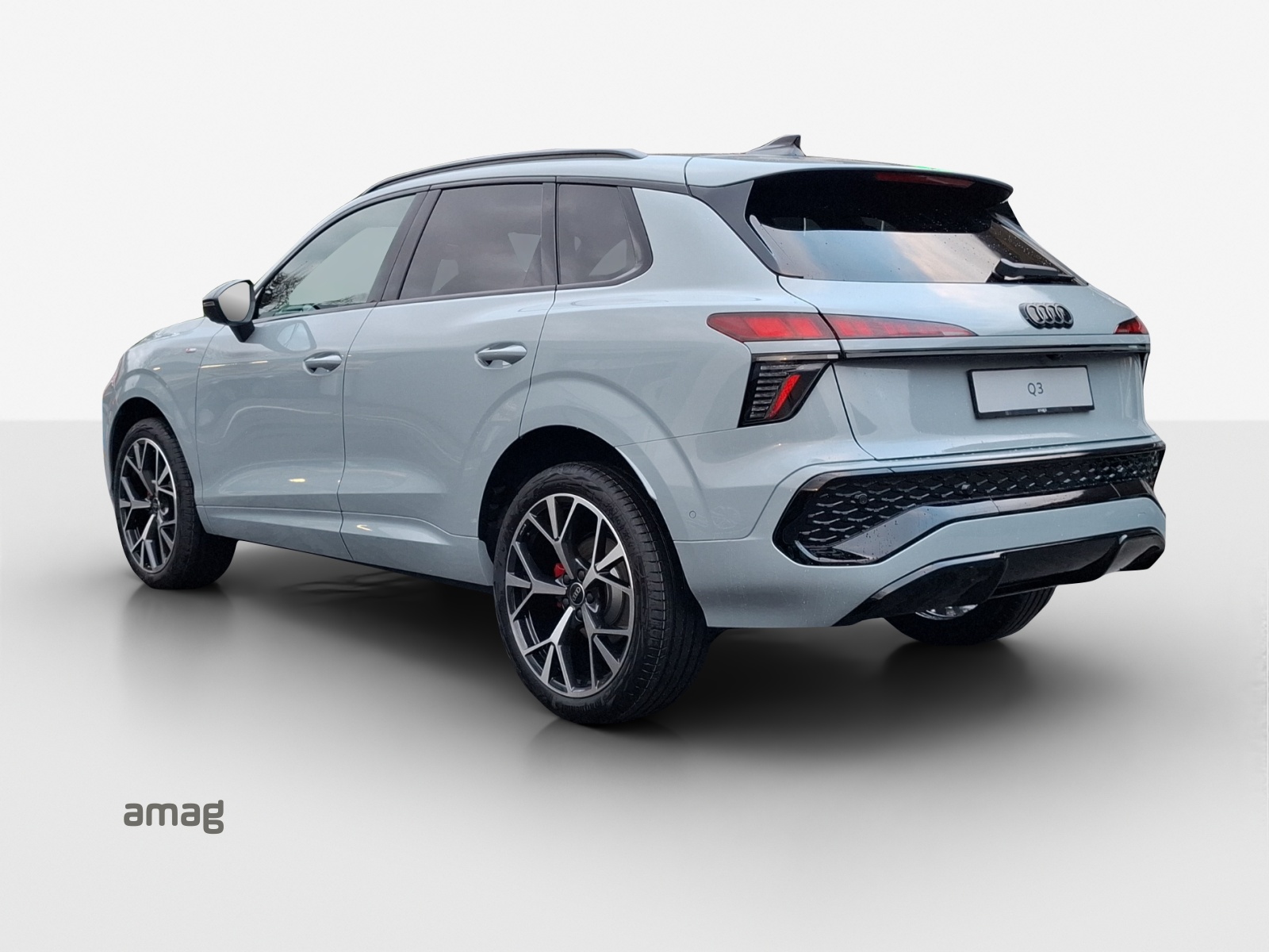 AUDI Q3 SUV 110 kW TFSI S tronic-image-2