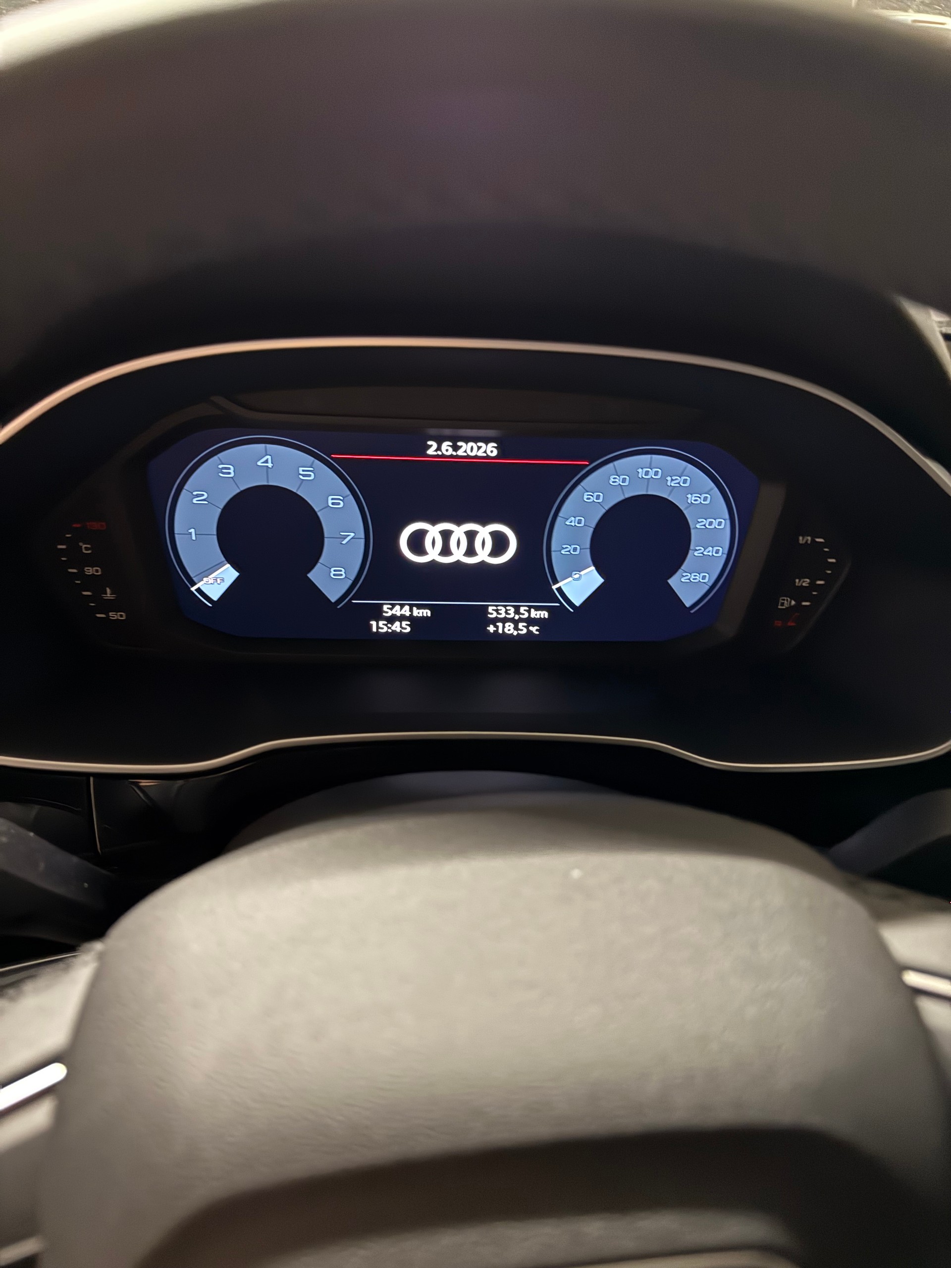 AUDI Q3 1.5 35 TFSI Attraction S-Tronic-image-2