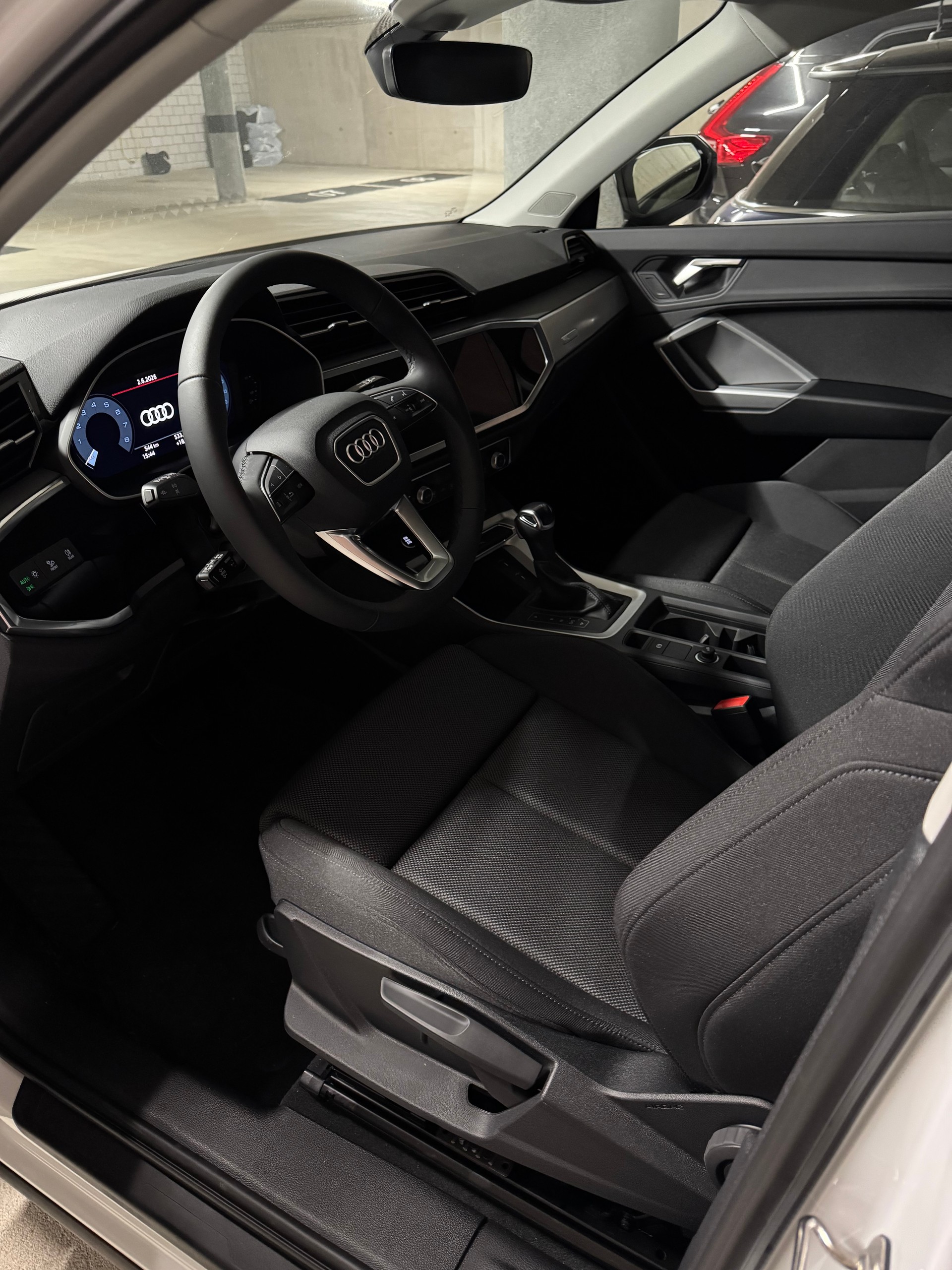 AUDI Q3 1.5 35 TFSI Attraction S-Tronic-image-1