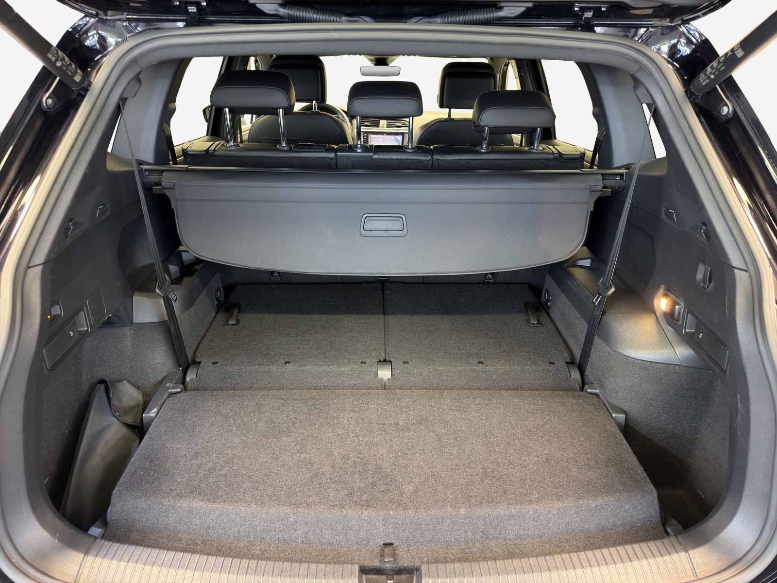 VW Tiguan Allspace 2.0 TDI SCR R-Line 4Motion DSG-image-12