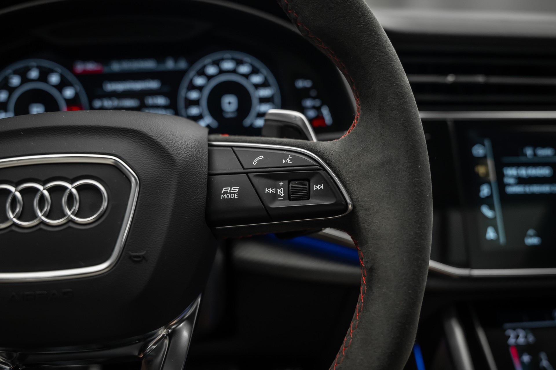 AUDI * RSQ8 * TOP ZUSTAND * TOP AUSSTATTUNG * NEUPREIS ÜBER 224000.- * LEASING AB 640.- *-image-27