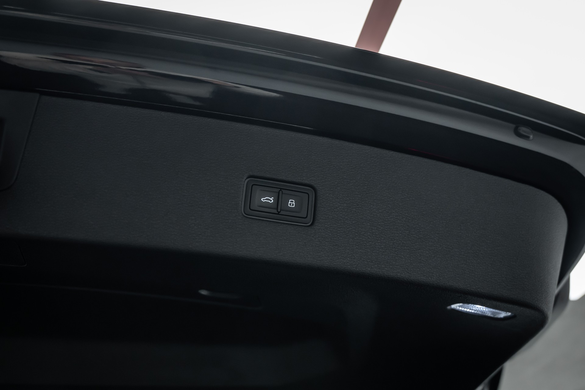 AUDI * RSQ8 * TOP ZUSTAND * TOP AUSSTATTUNG * NEUPREIS ÜBER 224000.- * LEASING AB 640.- *-image-9