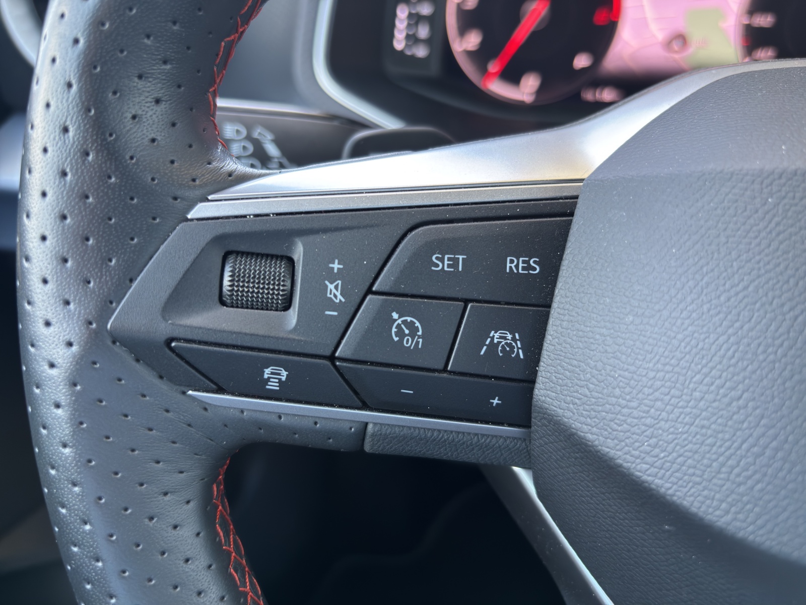 SEAT Arona 1.0 TSI Eco FR DSG mit fortl. Werksgarantie & Rückfahrkamera-image-12