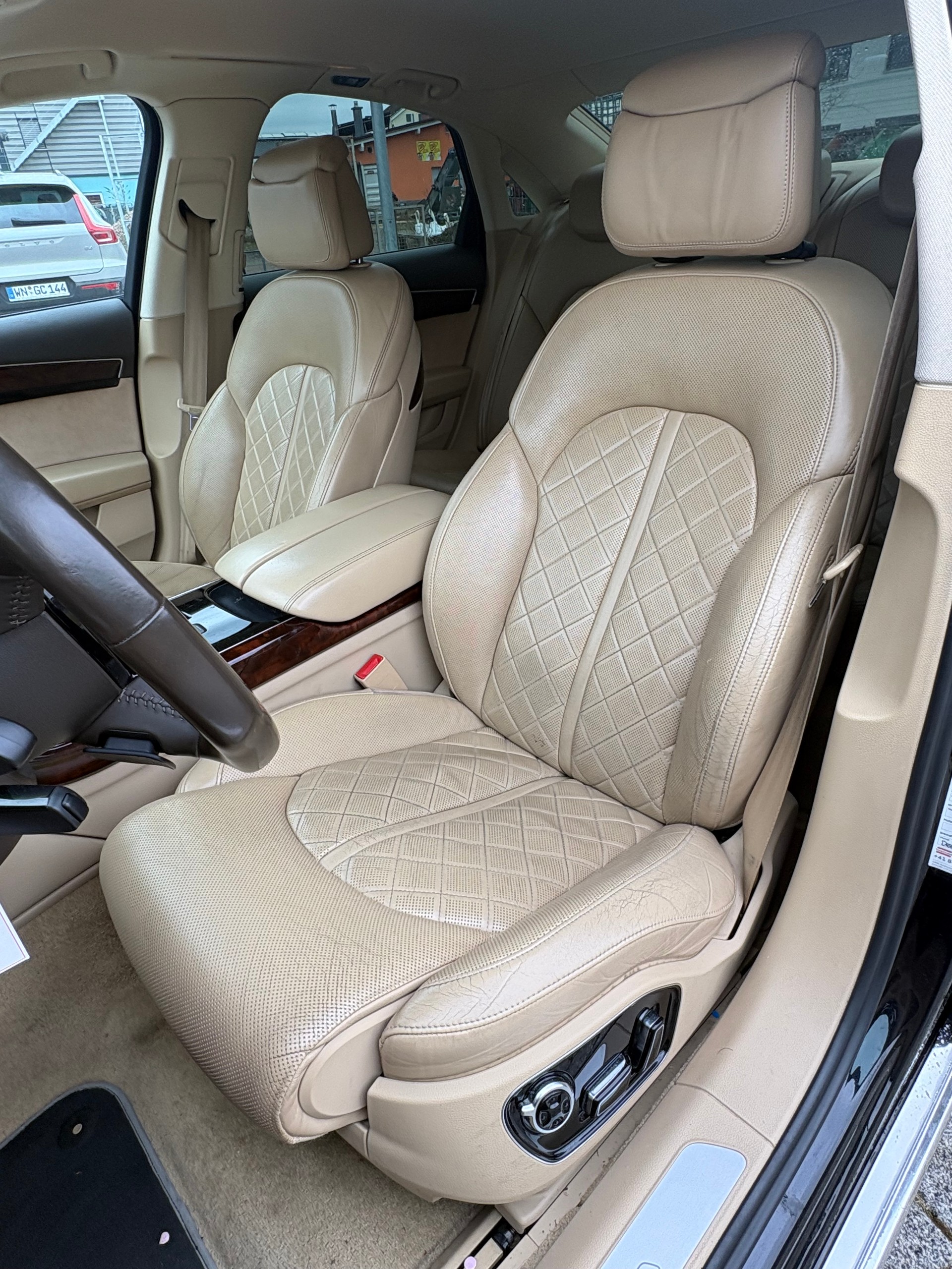 AUDI 4.2 V8 FSI quattro T-Tronic-image-3