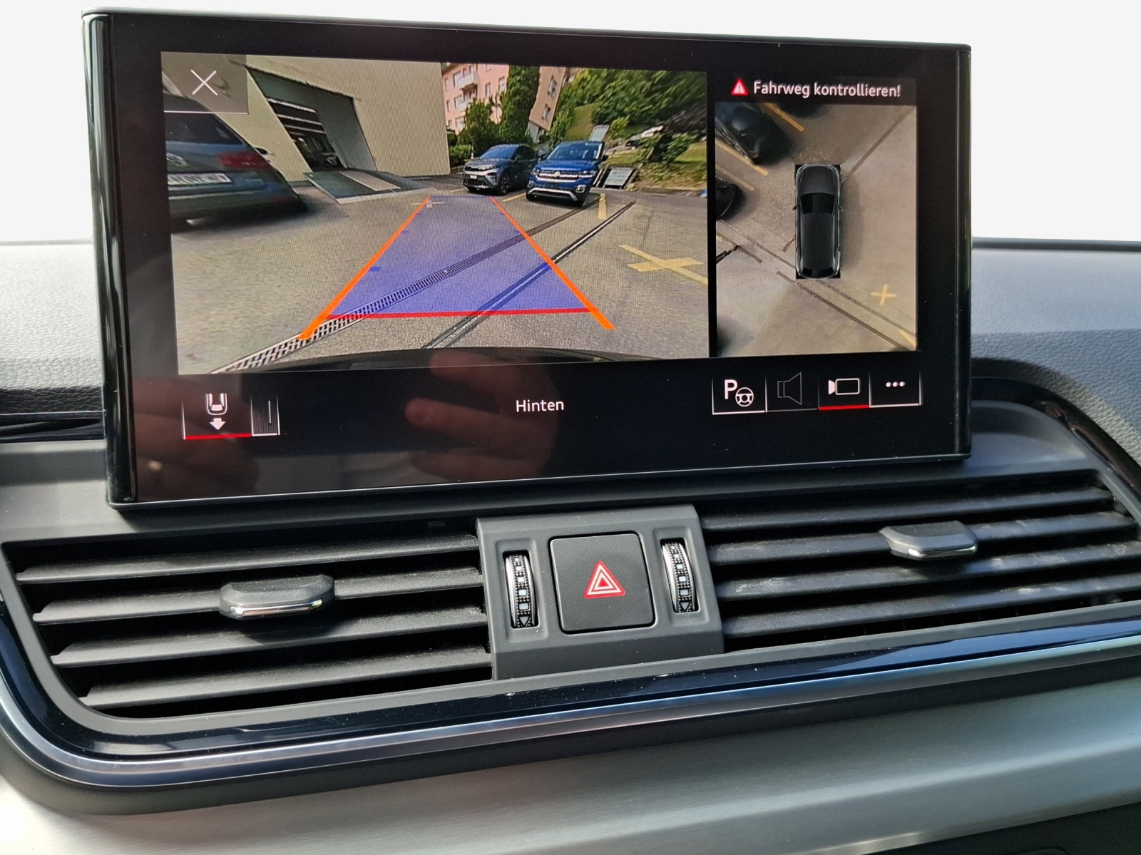 AUDI Q5 50 TFSI e PHEV S line quattro S-tronic-image-15