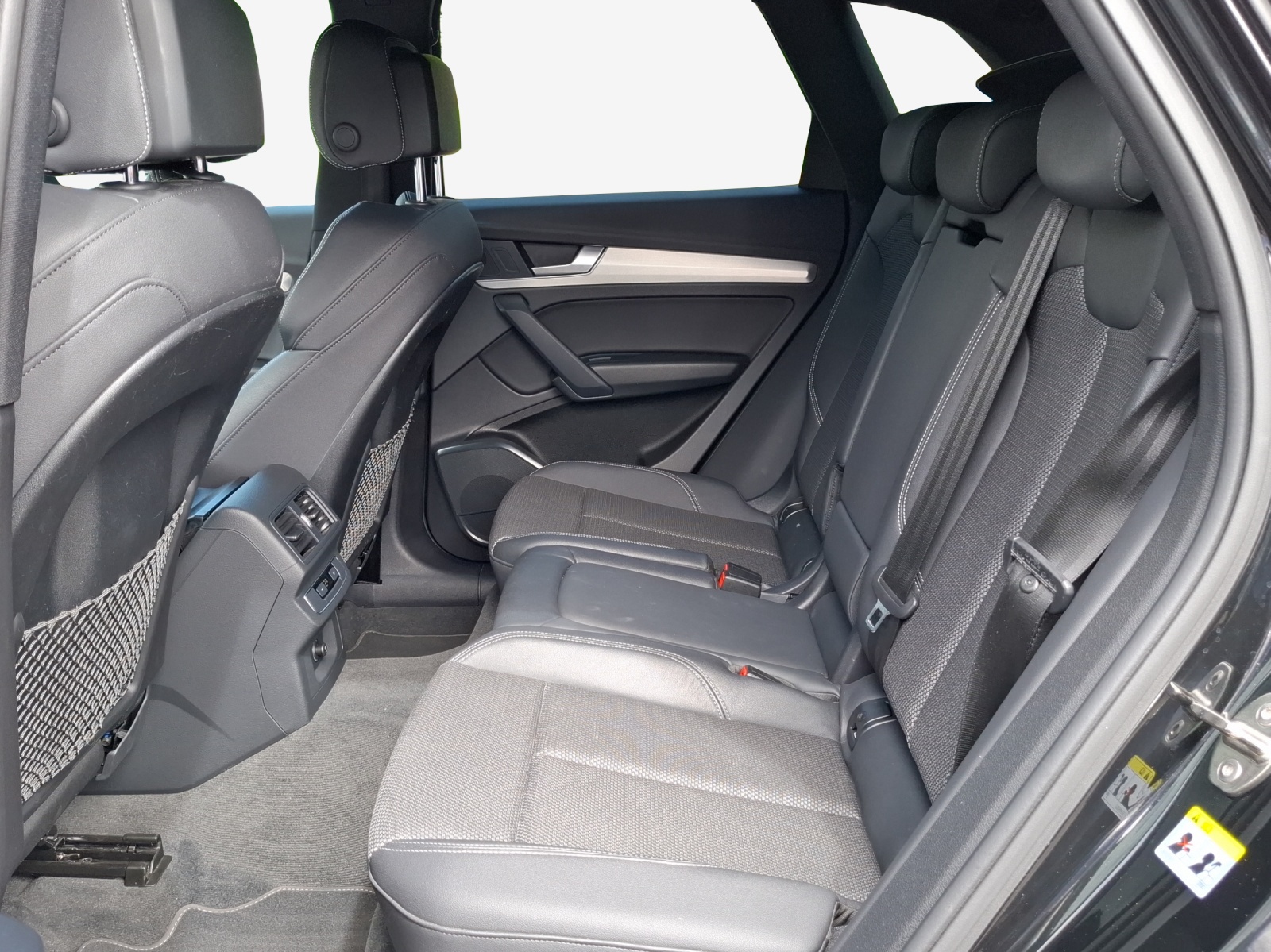 AUDI Q5 50 TFSI e PHEV S line quattro S-tronic-image-12