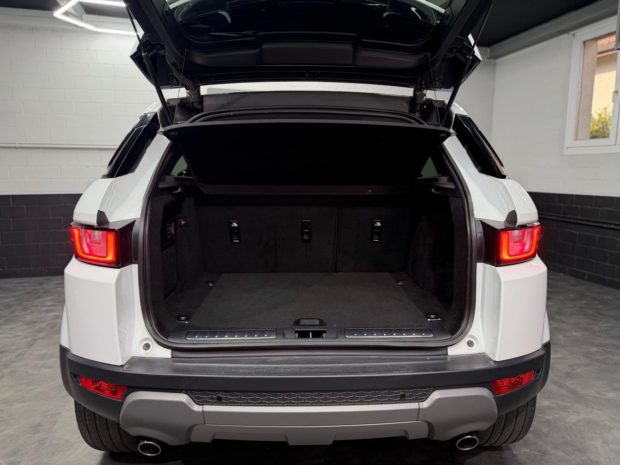 LAND ROVER Range Rover Evoque 2.0 TD4 HSE AT9-image-11