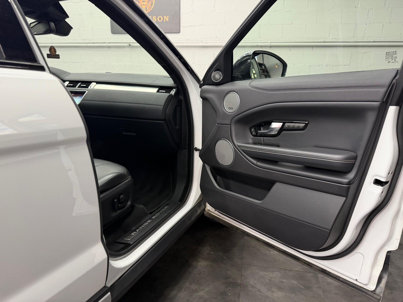 LAND ROVER Range Rover Evoque 2.0 TD4 HSE AT9-image-23
