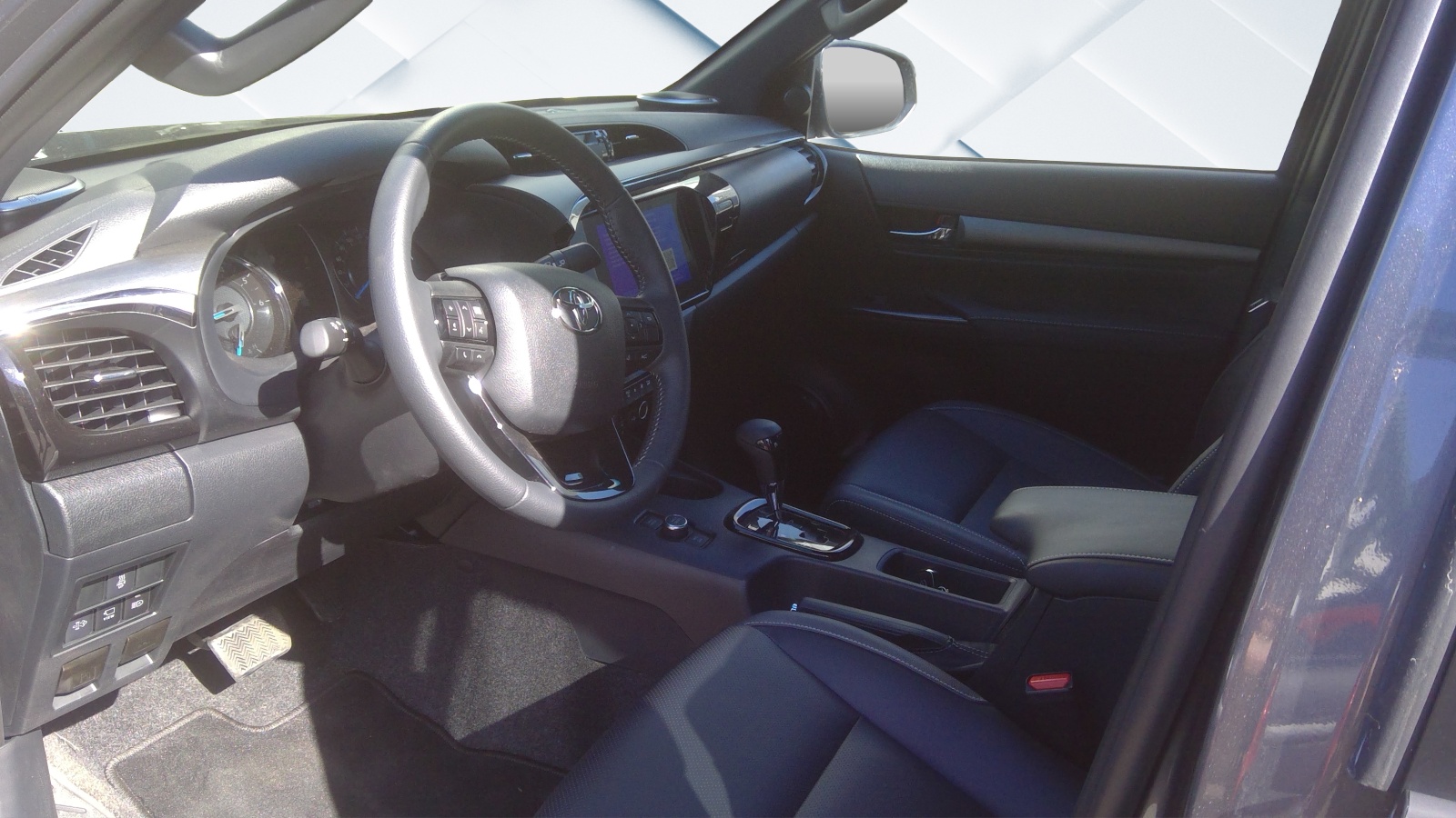 TOYOTA Hilux 2.8D-4D Invincible Double Cab 4x4 A-image-10