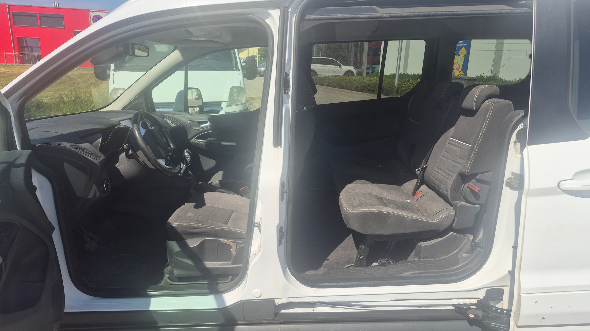 FORD Grand Tourneo Connect 1.5 TDCi Trend Powershift-image-13