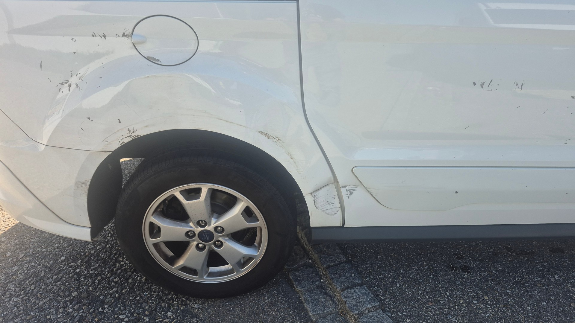 FORD Grand Tourneo Connect 1.5 TDCi Trend Powershift-image-4
