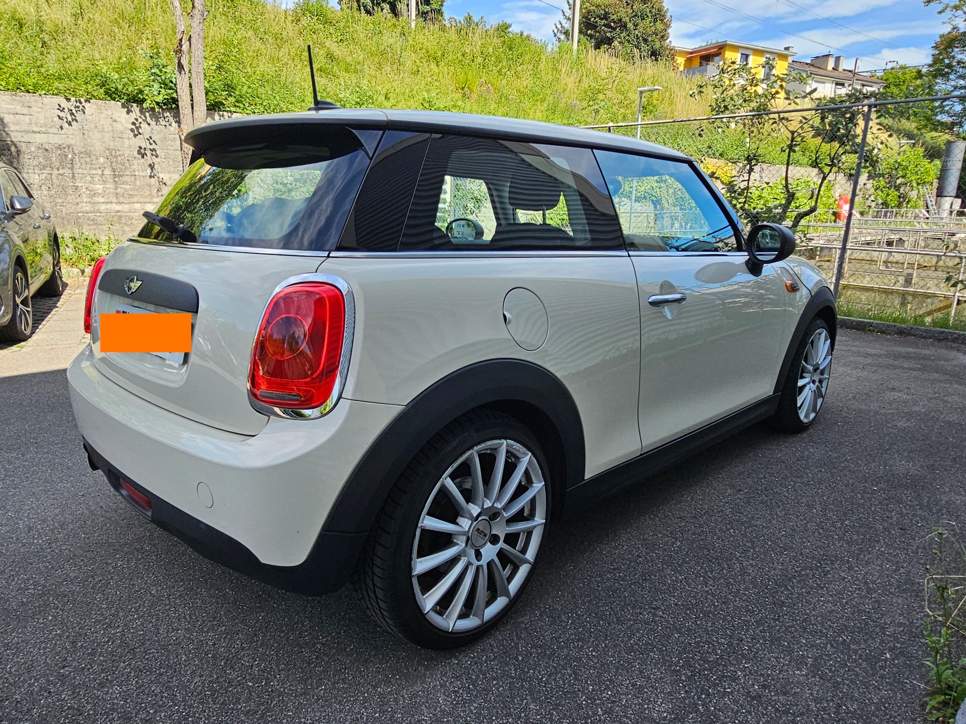 MINI 1.2i One-image-1