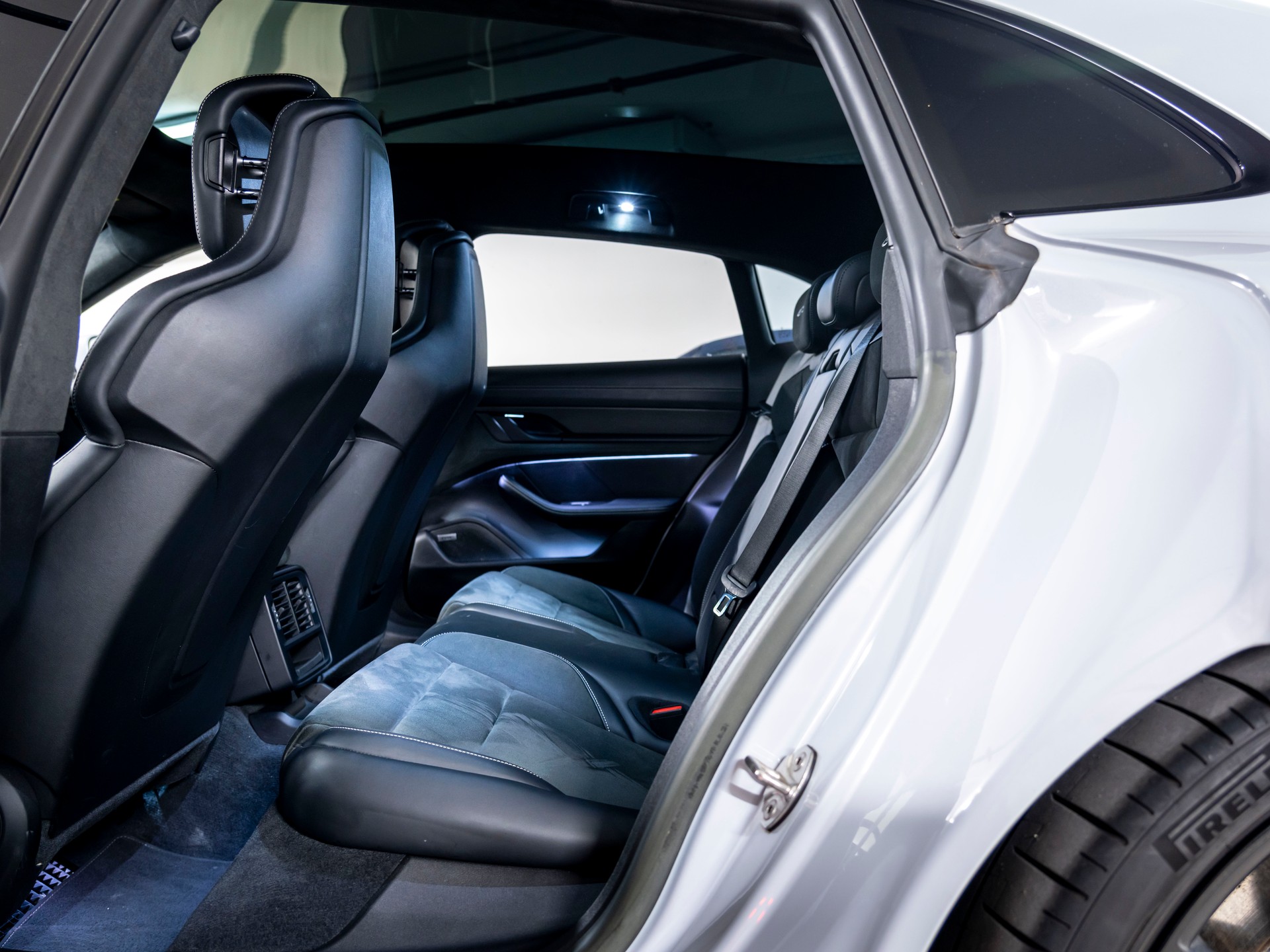 PORSCHE Taycan GTS Sport Turismo Performance Plus 93,4kWh-image-21