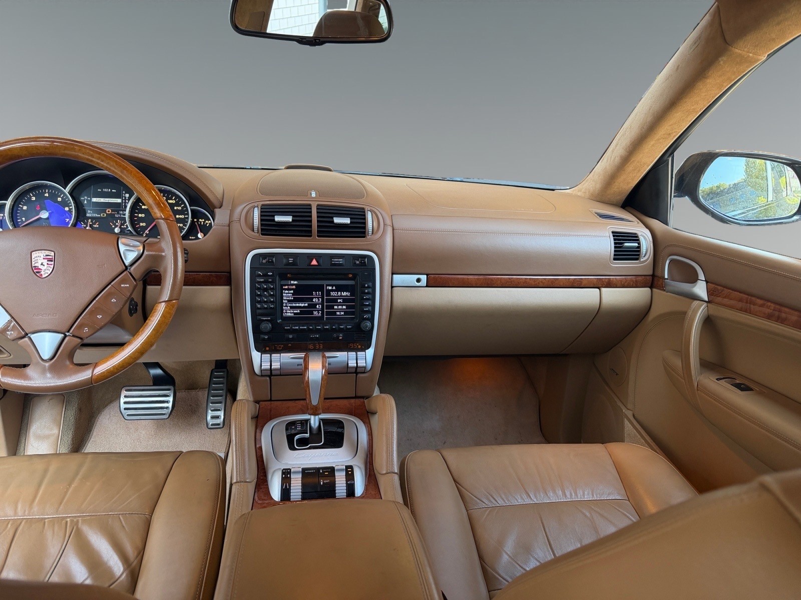 PORSCHE Cayenne Turbo-image-9