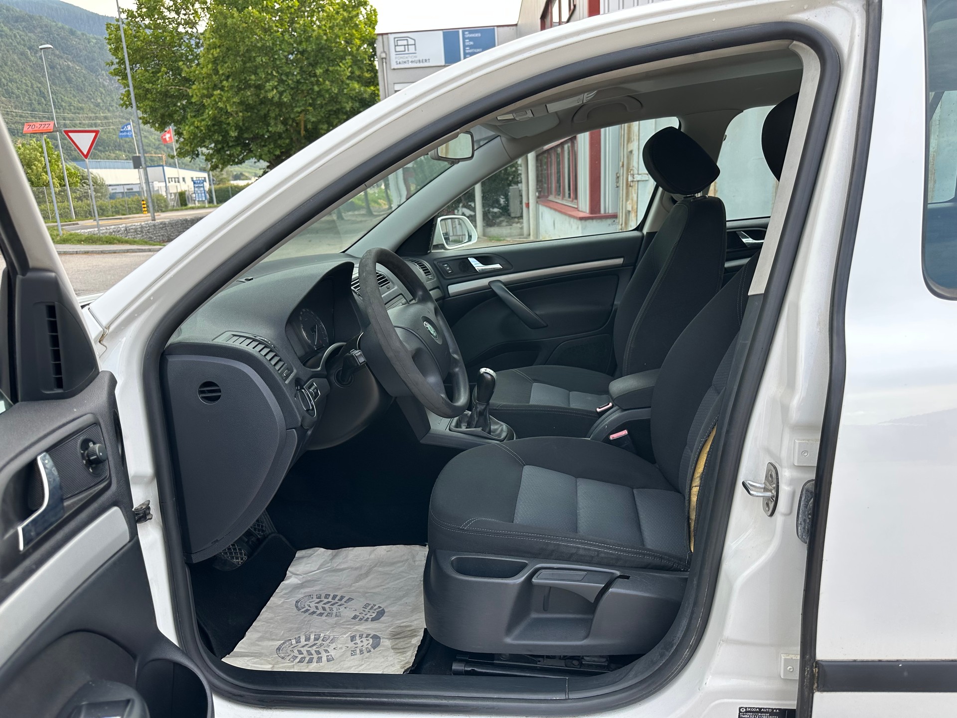 SKODA Octavia 1.9 TDI Swiss Adventure 4x4-image-8