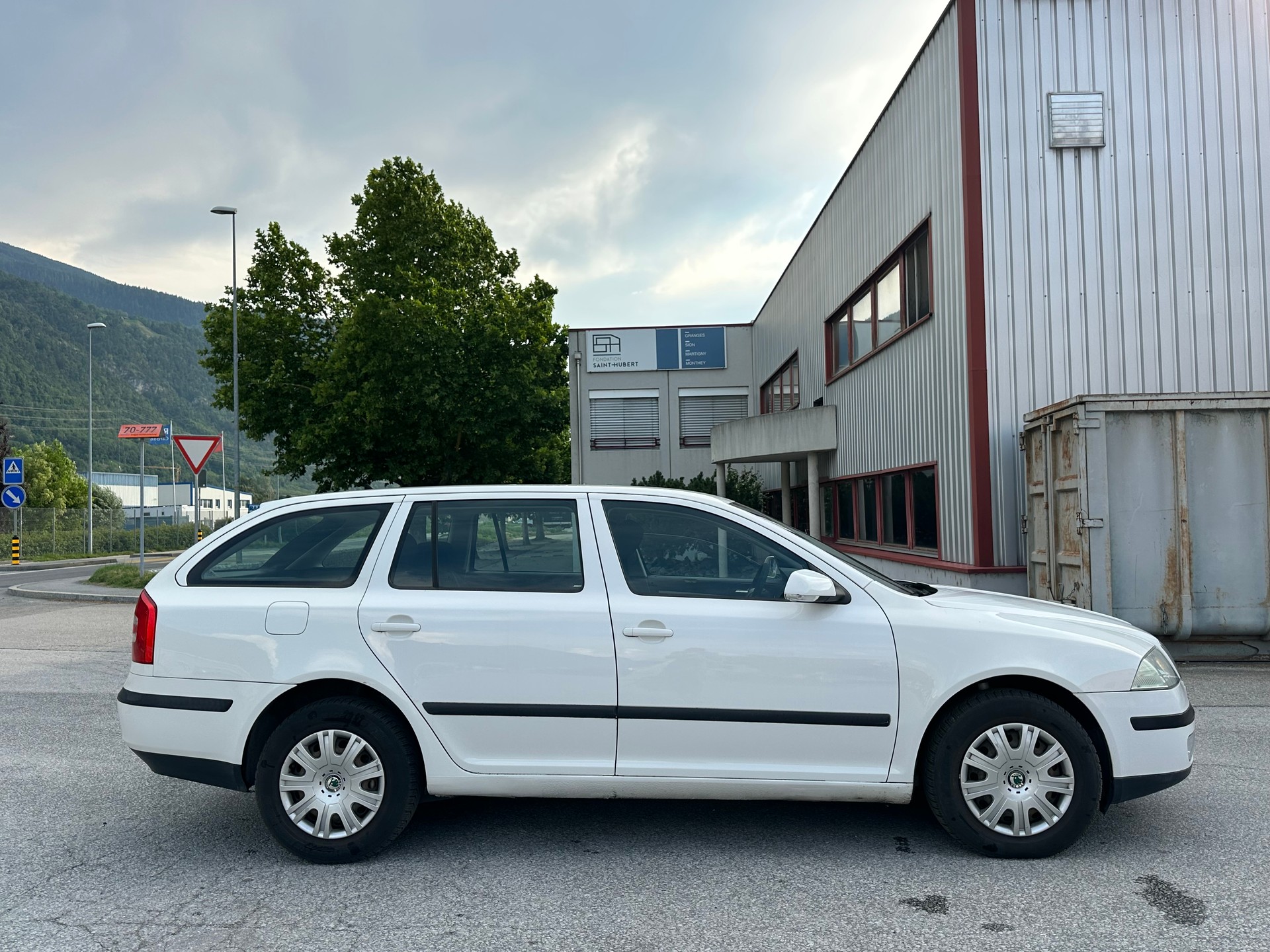 SKODA Octavia 1.9 TDI Swiss Adventure 4x4-image-3