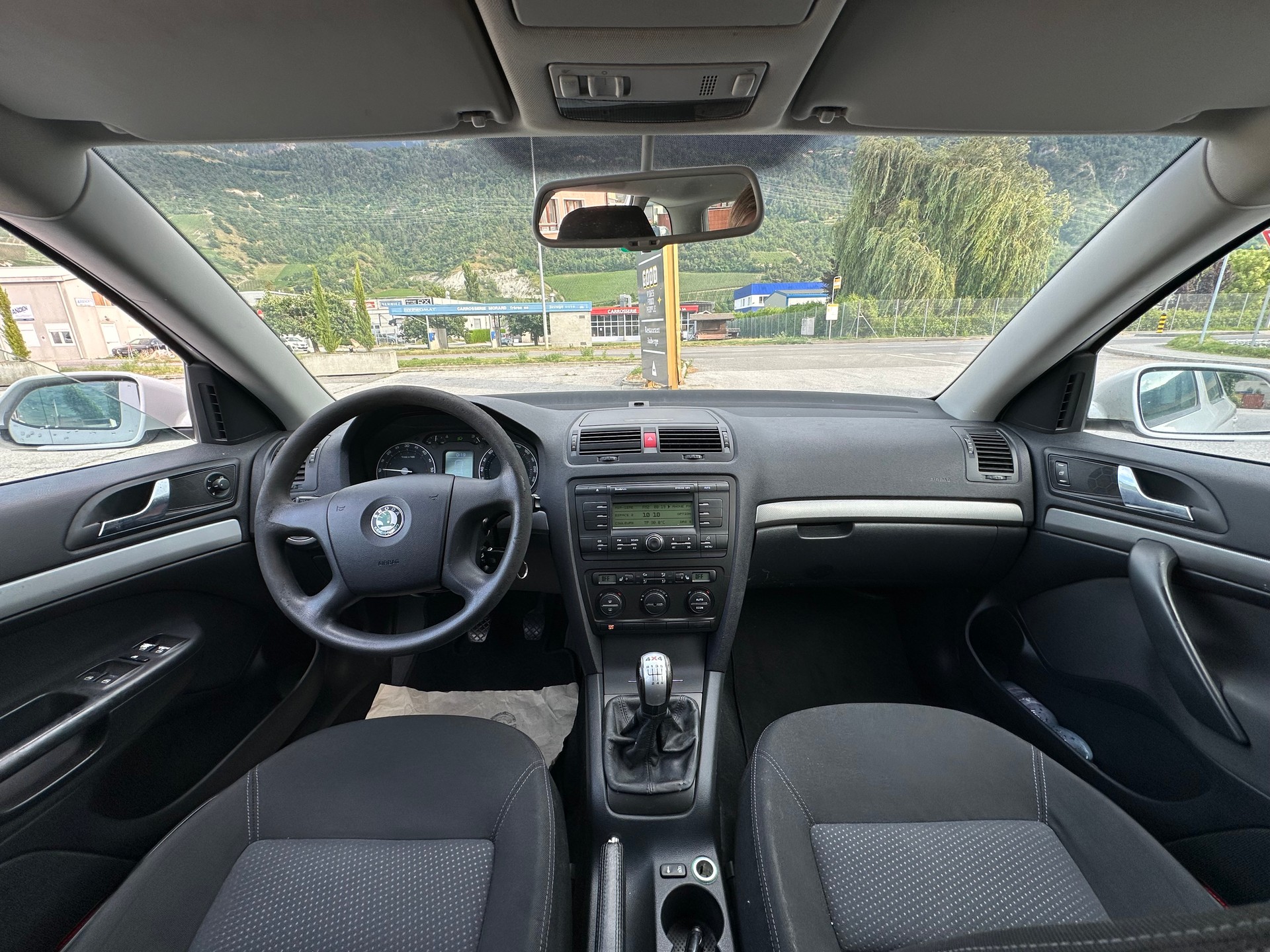 SKODA Octavia 1.9 TDI Swiss Adventure 4x4-image-9