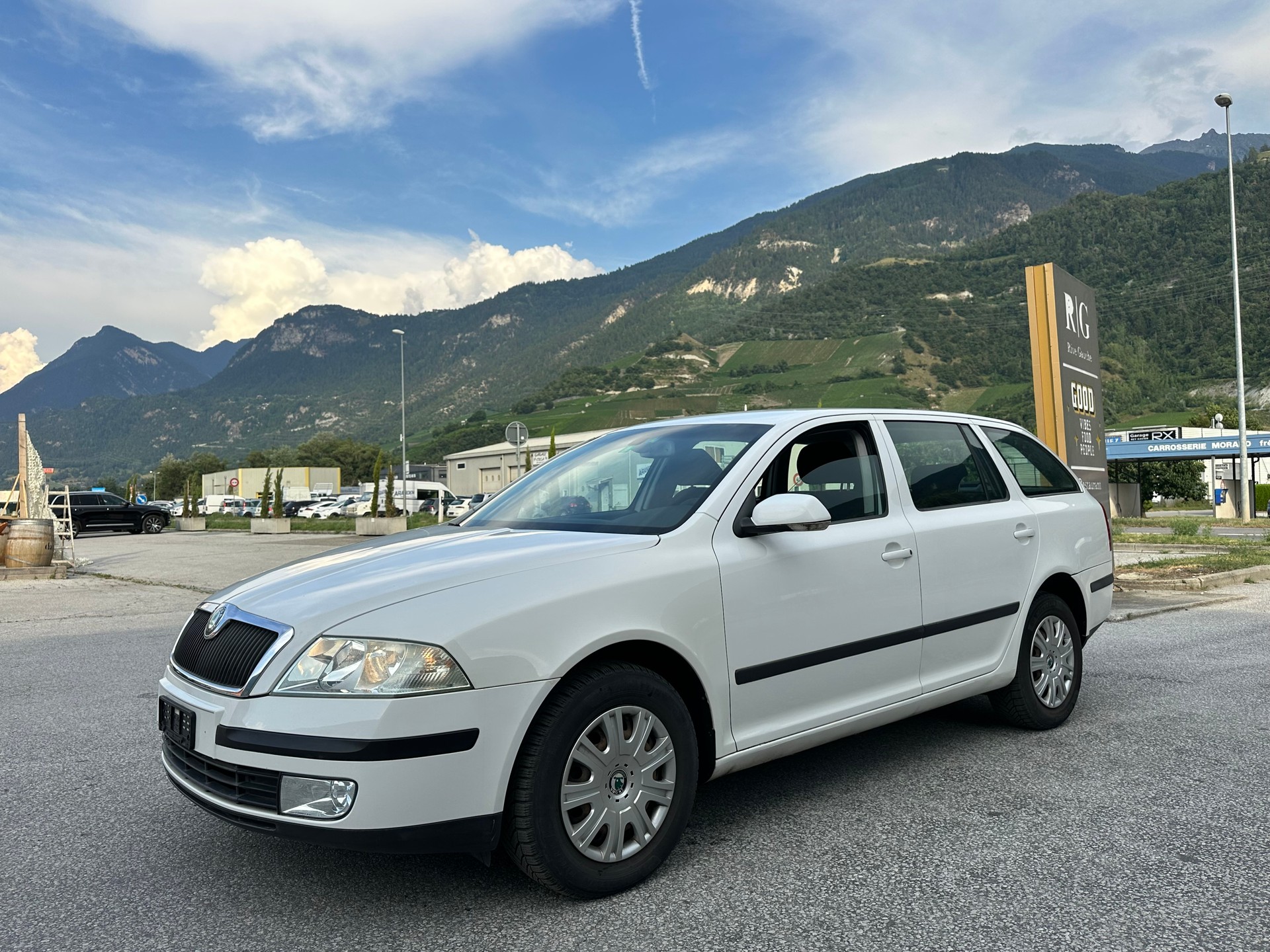 SKODA Octavia 1.9 TDI Swiss Adventure 4x4-image-1