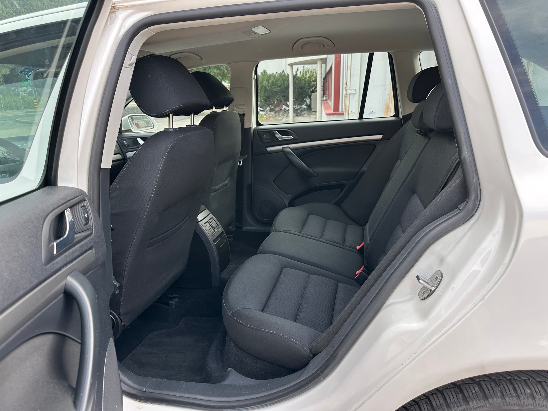 SKODA Octavia 1.9 TDI Swiss Adventure 4x4-image-15