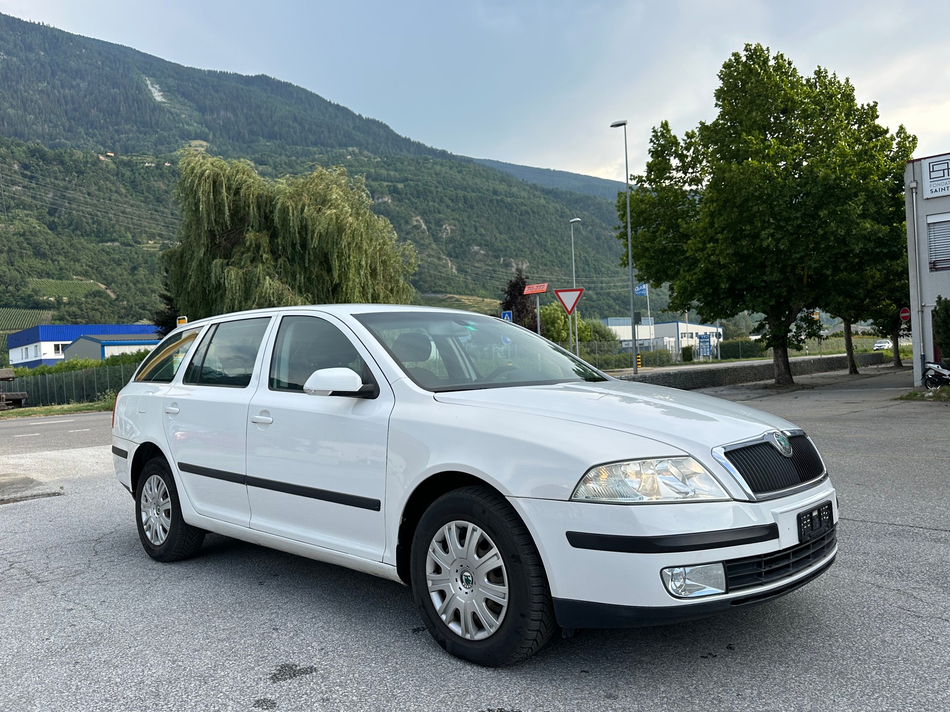 SKODA Octavia 1.9 TDI Swiss Adventure 4x4-image-0