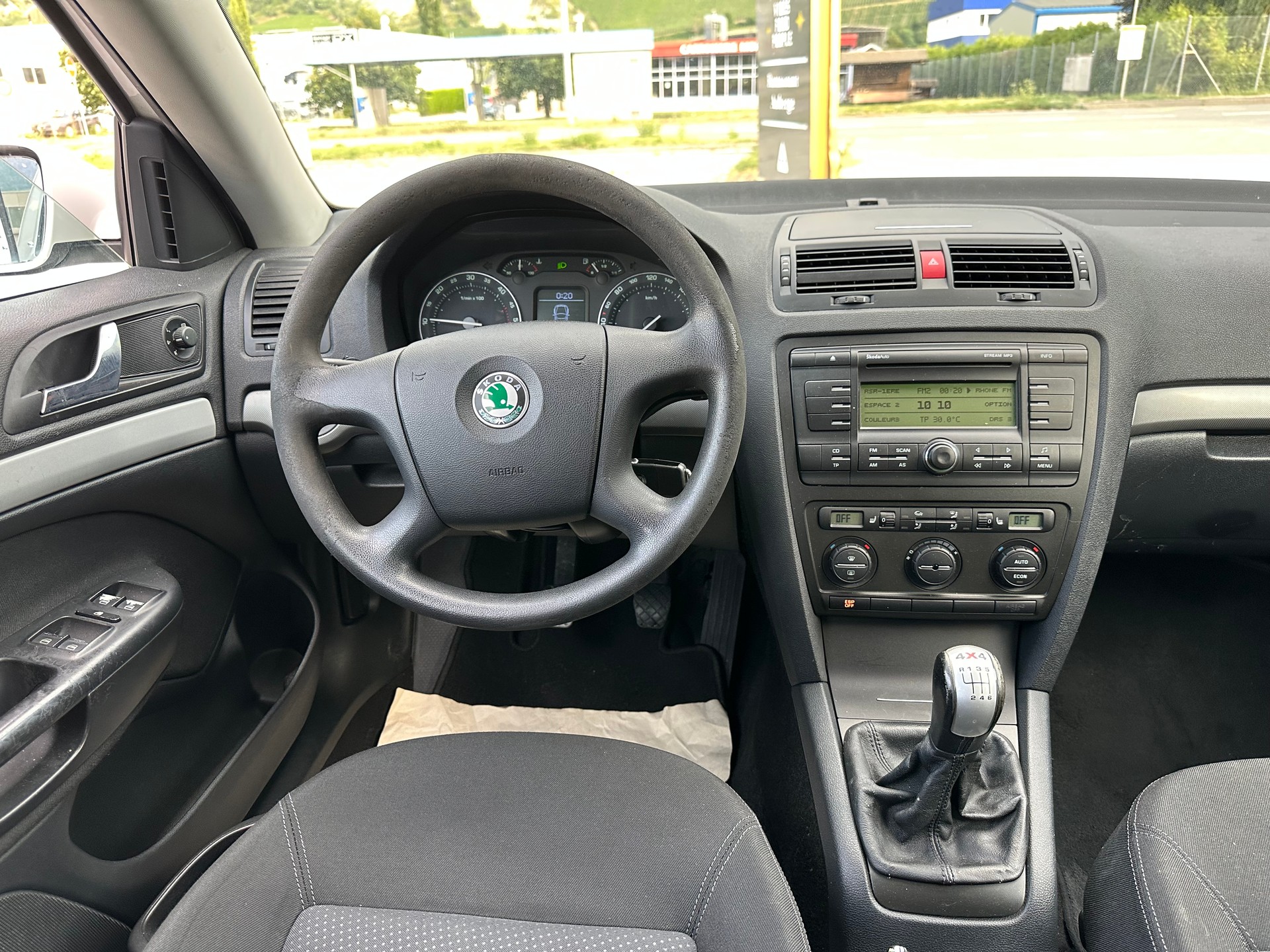 SKODA Octavia 1.9 TDI Swiss Adventure 4x4-image-12