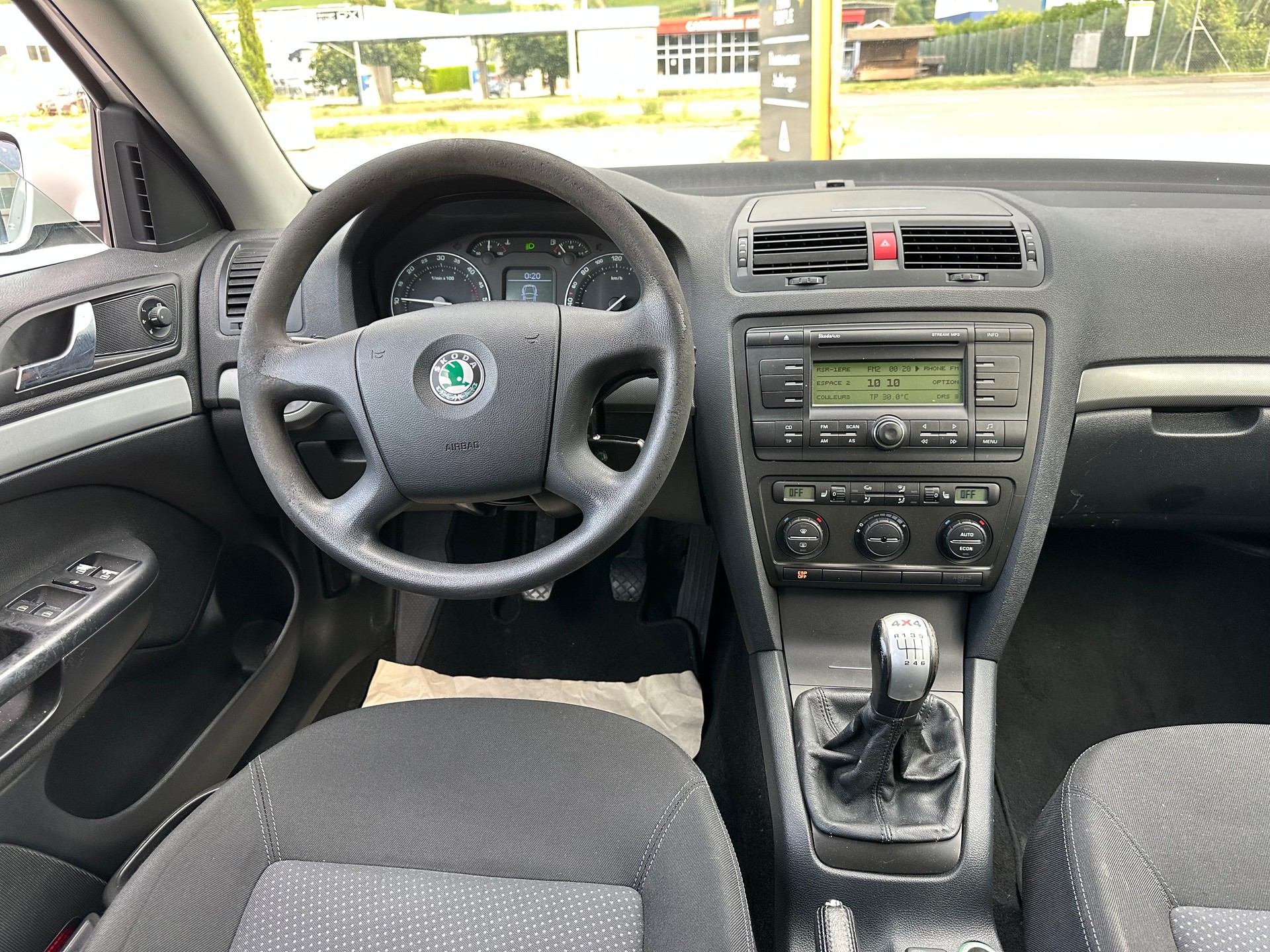 SKODA Octavia 1.9 TDI Swiss Adventure 4x4-image-11