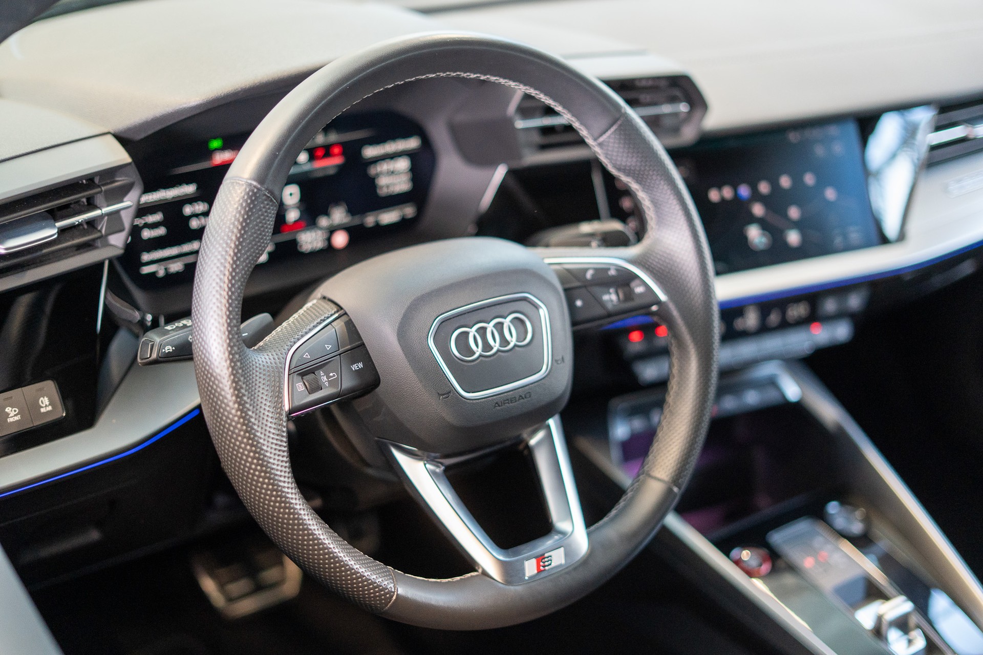 AUDI S3 Limousine 2.0 TFSI quattro S-Tronic / Rückfahrkamera / Sportsitze / Ambientebeleuchtung-image-10
