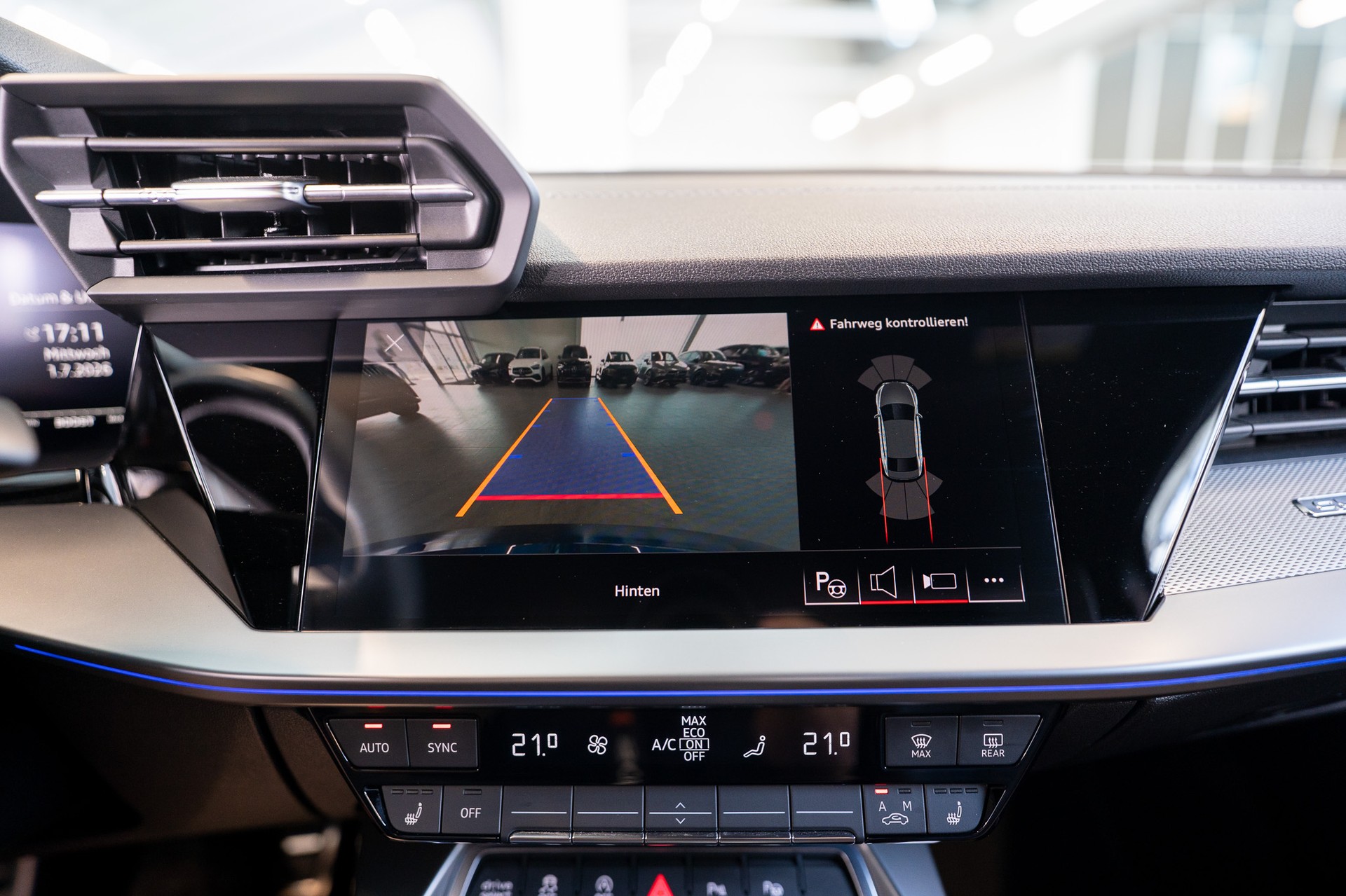 AUDI S3 Limousine 2.0 TFSI quattro S-Tronic / Rückfahrkamera / Sportsitze / Ambientebeleuchtung-image-19