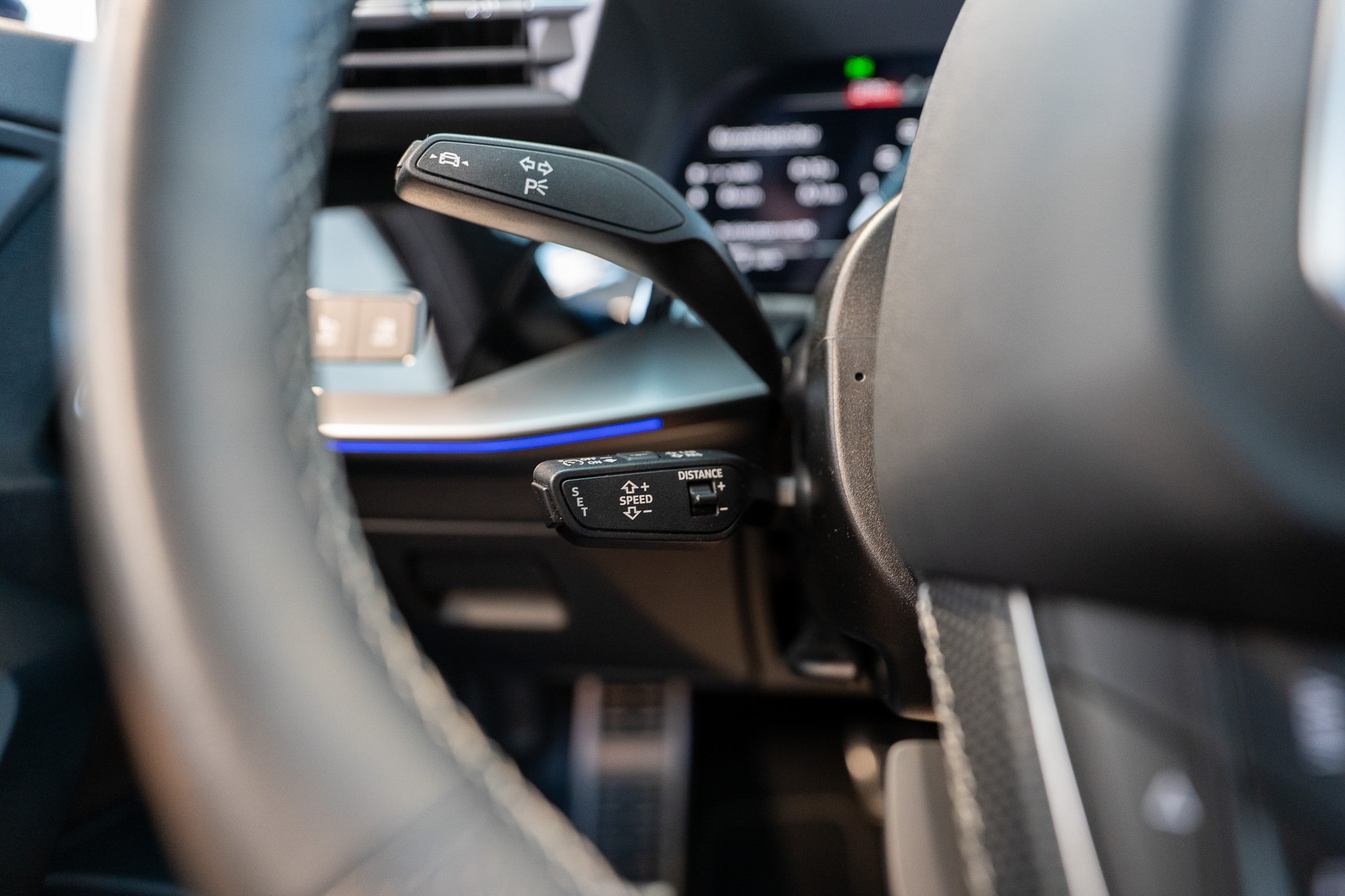 AUDI S3 Limousine 2.0 TFSI quattro S-Tronic / Rückfahrkamera / Sportsitze / Ambientebeleuchtung-image-17