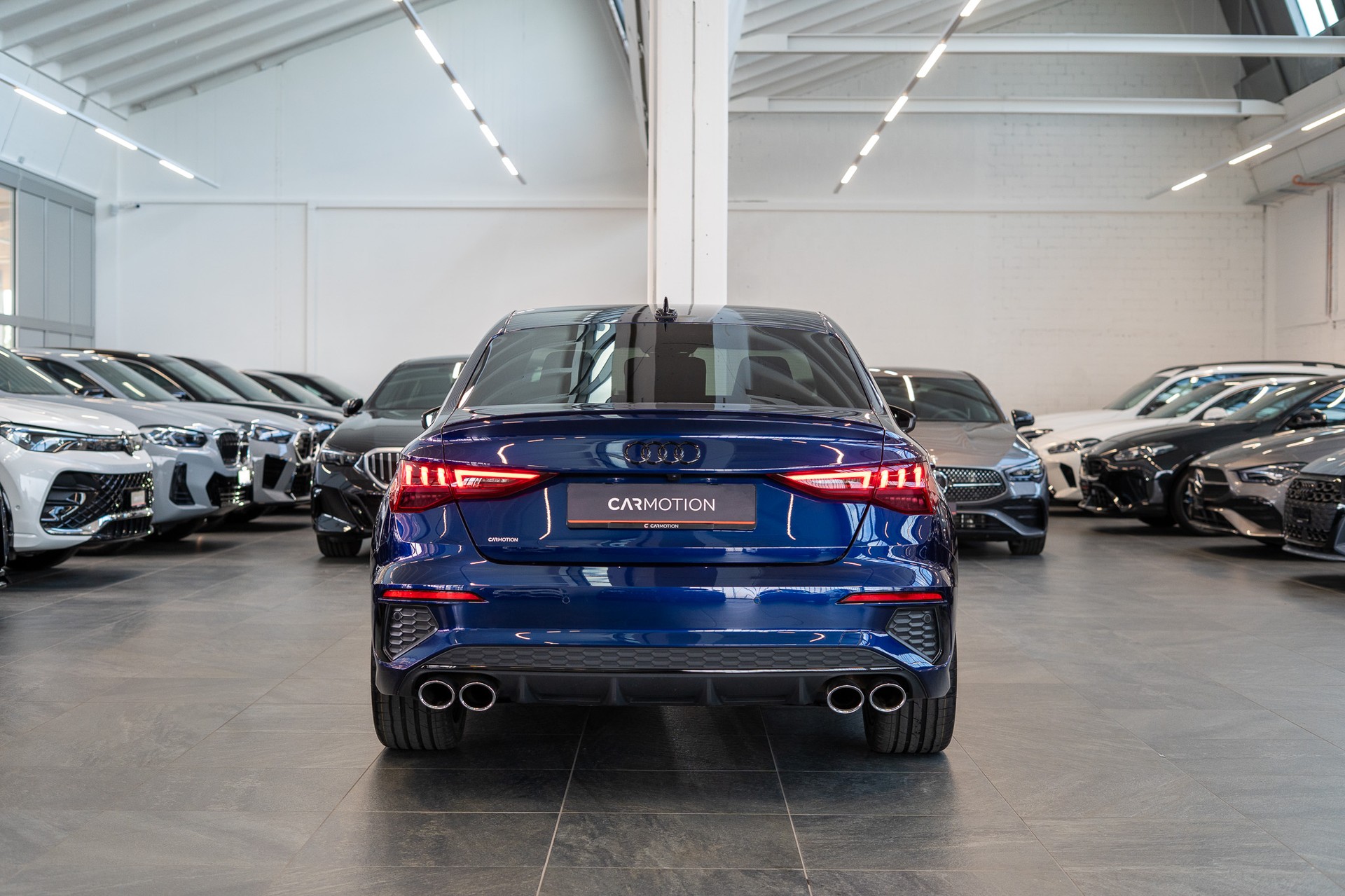 AUDI S3 Limousine 2.0 TFSI quattro S-Tronic / Rückfahrkamera / Sportsitze / Ambientebeleuchtung-image-4